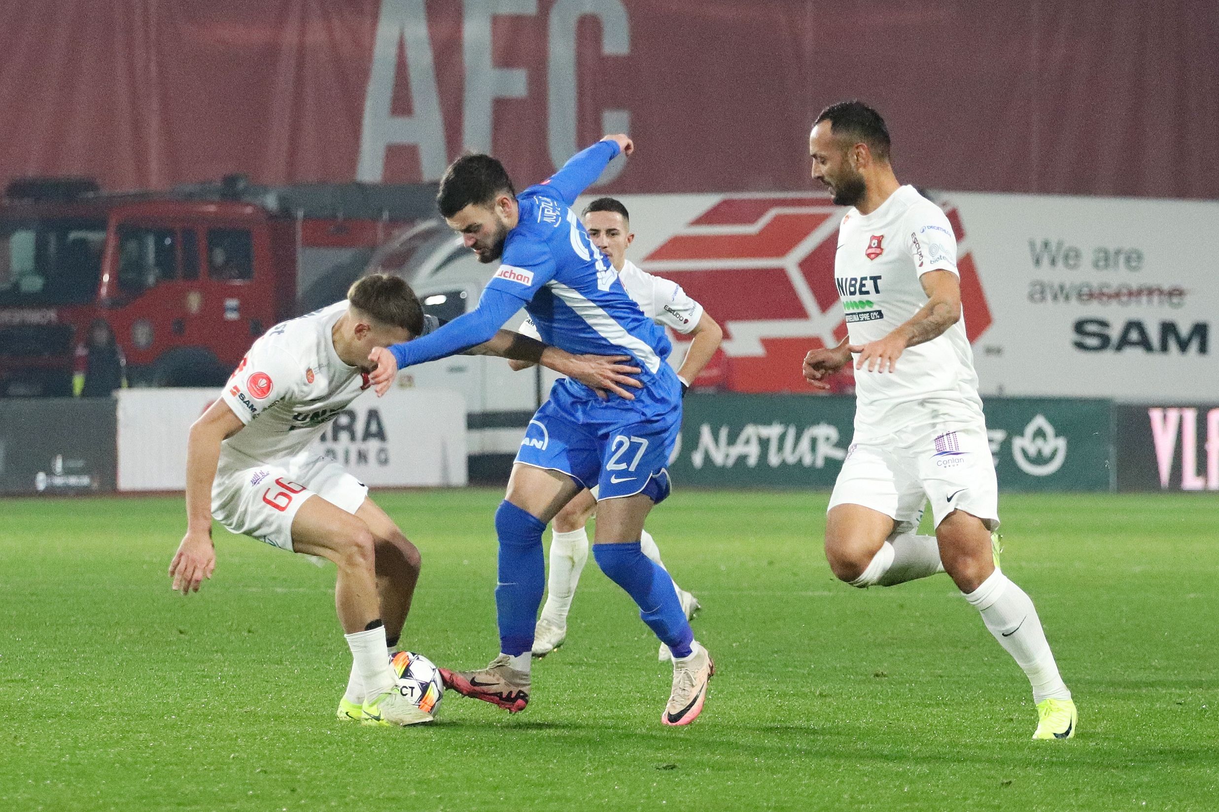 Reîncepe fotbalul. Bătălii crâncene pentru play-off şi evitarea locurilor din subsolul clasamentului. Program dificil pentru FC Hermannstadt