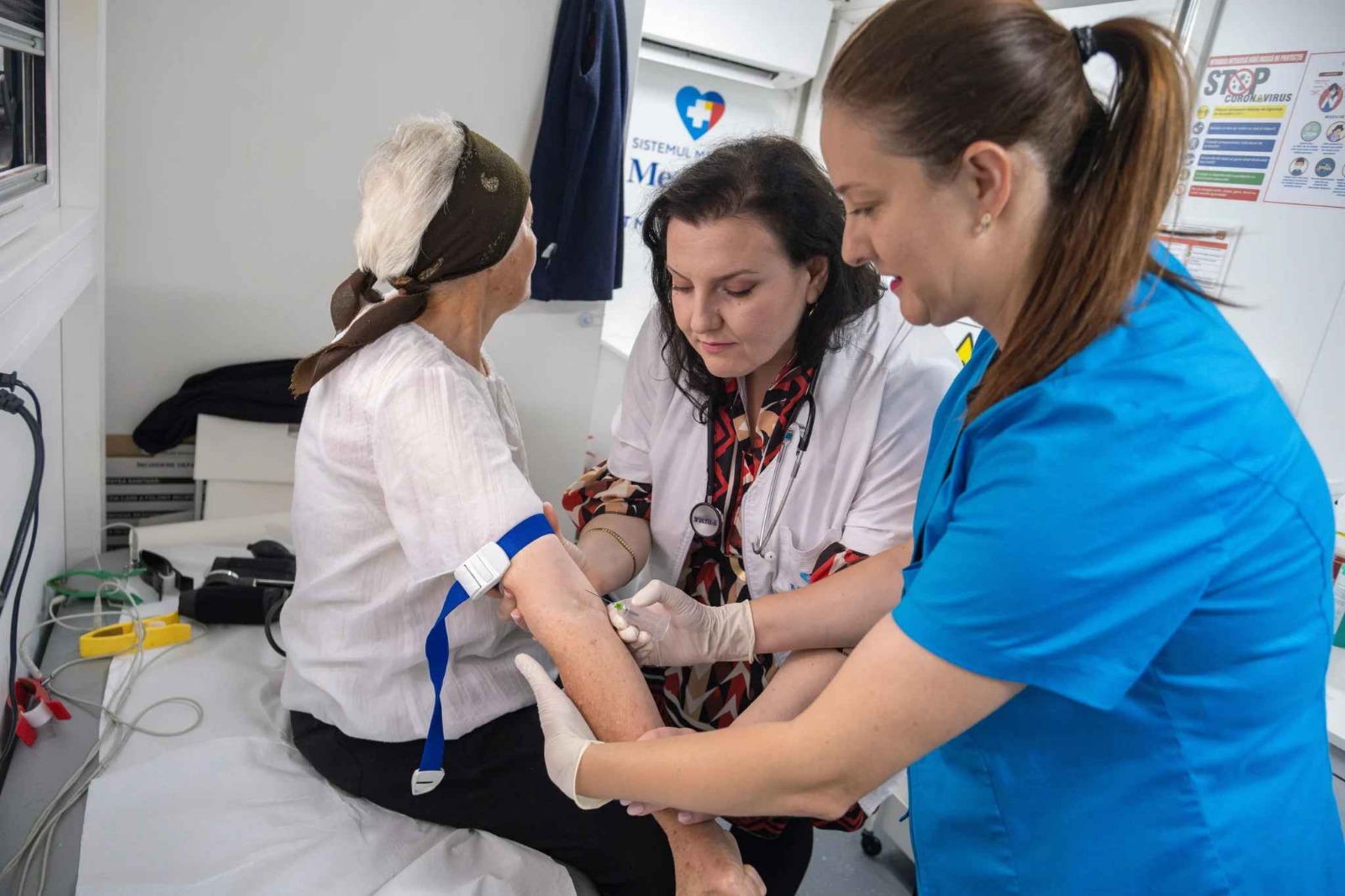 Consultații gratuite pentru șelimbăreni, prin Caravana medicală MedLife Polisano