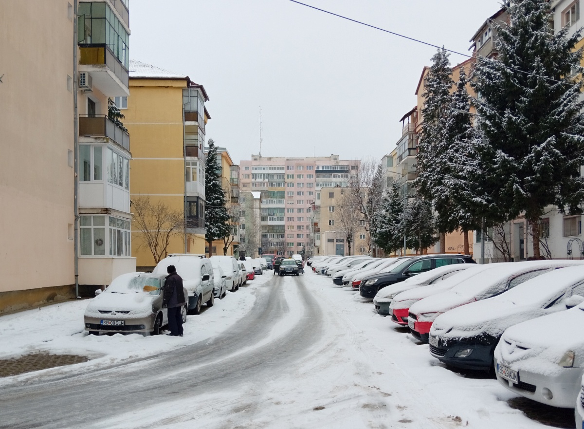 Incredibil, iarna ninge şi mai e şi gheaţă