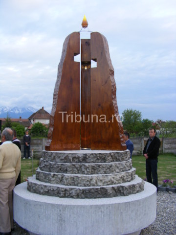 Apel public al unui ONG pentru protejarea Monumentului Eroilor din Porumbacu de Jos