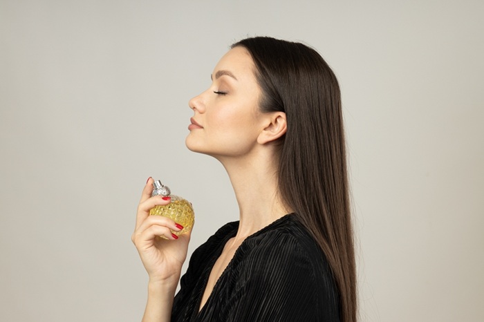 Parfumuri fresh vs parfumuri intense: Când și cum le porți