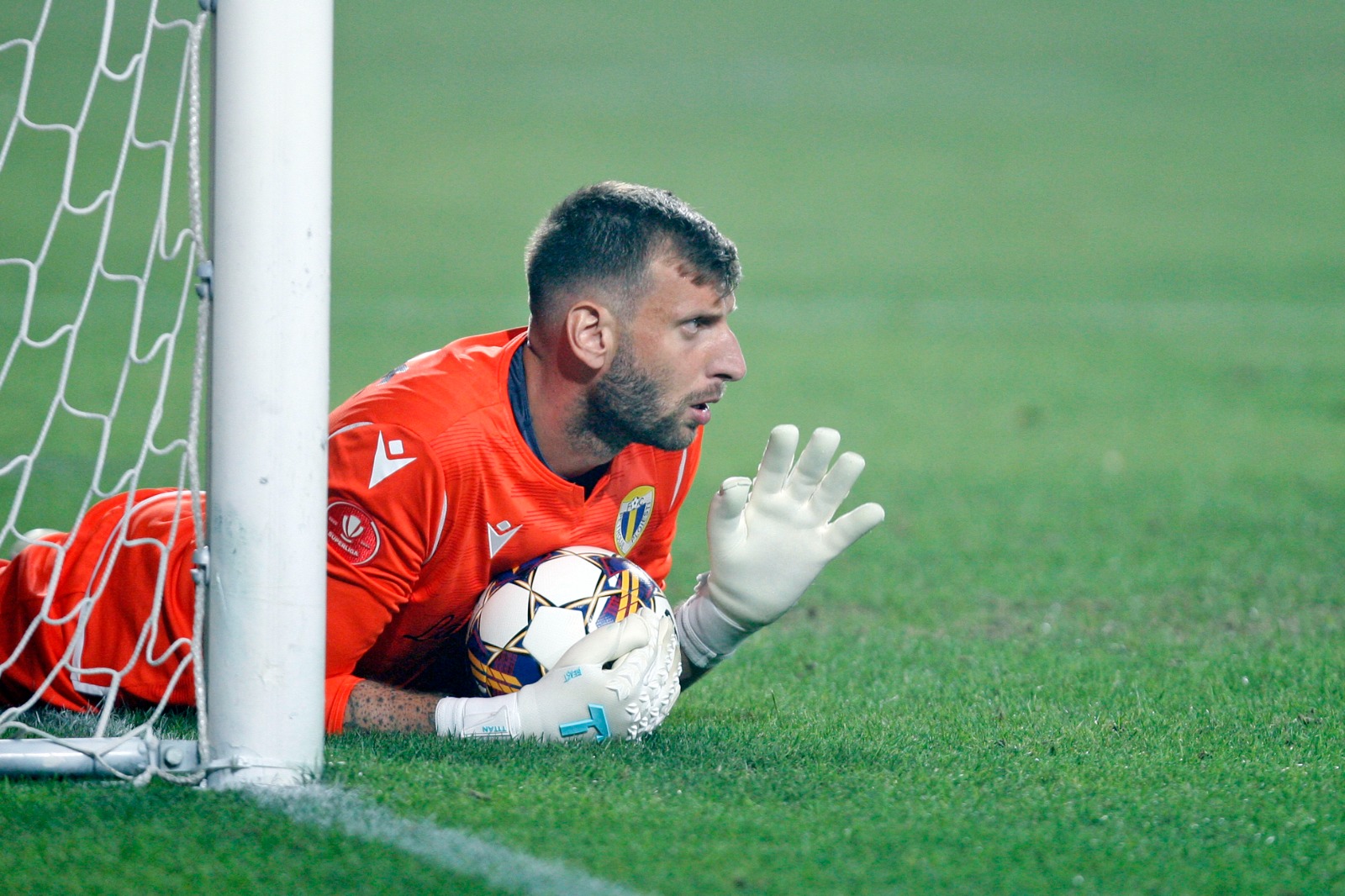 Transfer… la înălţime. FC Hermannstadt vrea să-l împrumute de la FCSB (şi) pe portarul de aproape doi metri
