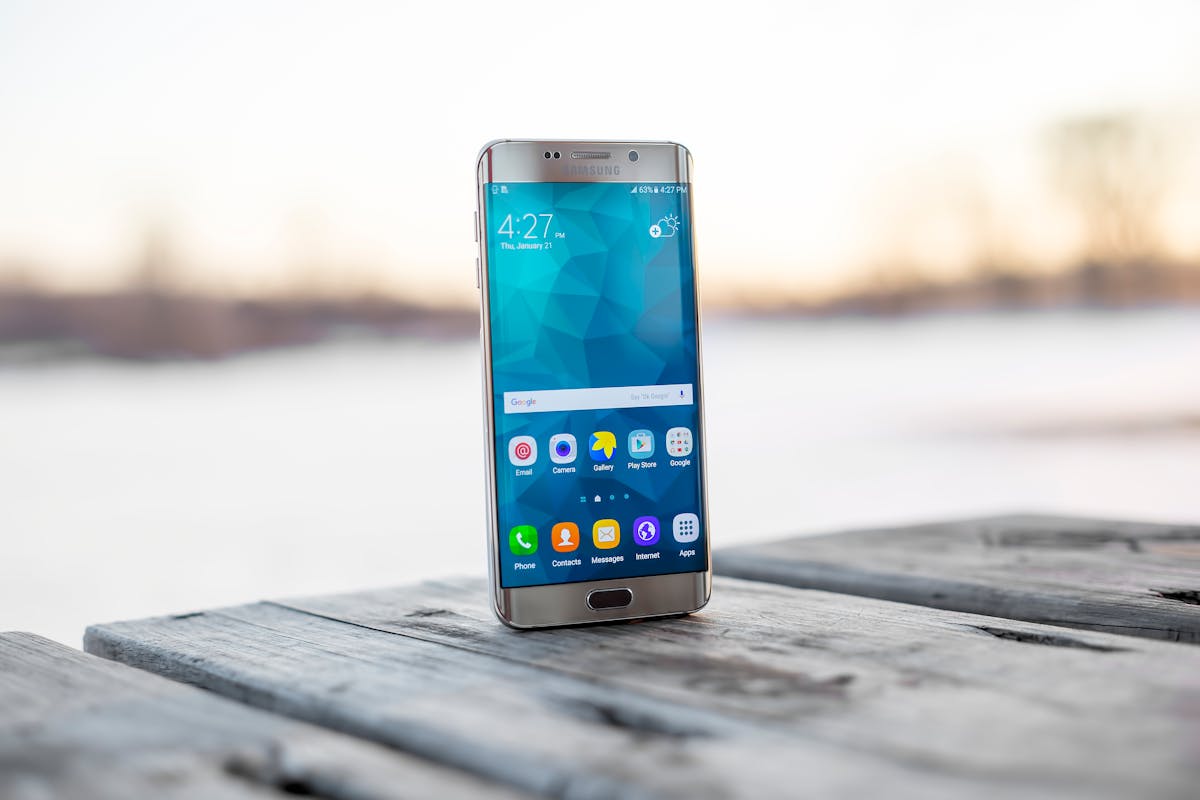 Samsung și integrarea AI în smartphone-uri: cum devine telefonul mai util, zi de zi