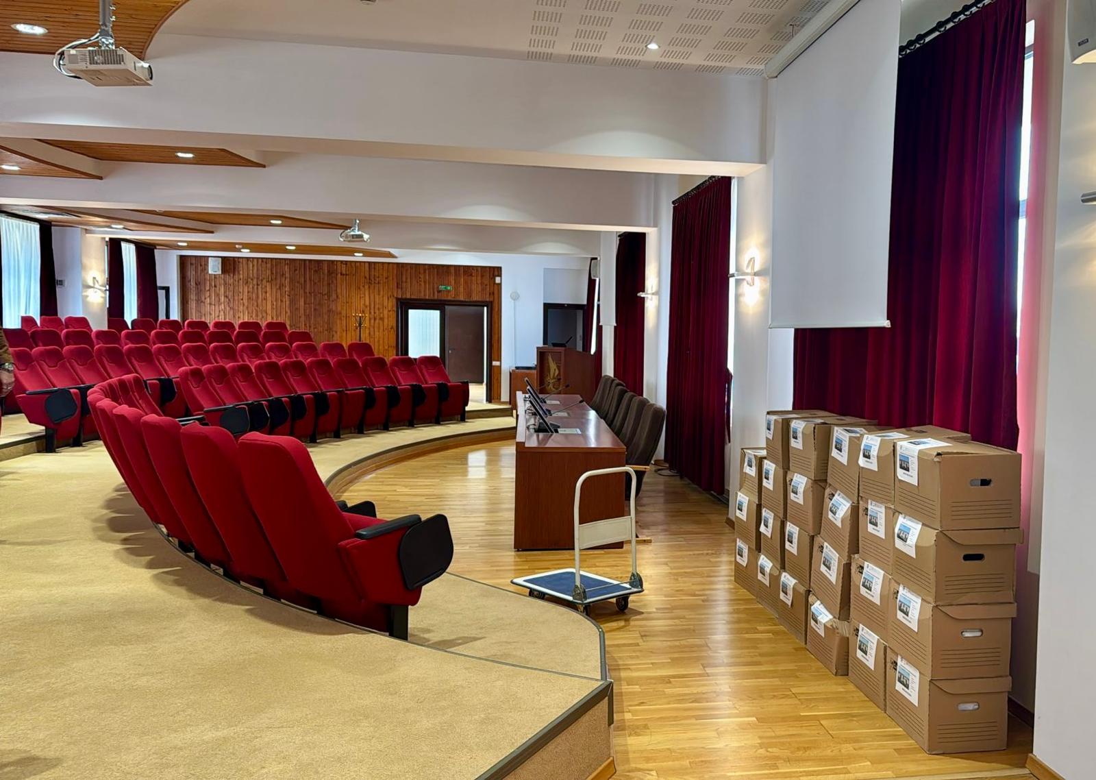 Documentația Noului Spital a fost adusă la dezbaterea de la „Medicină”: 25 de cutii pline