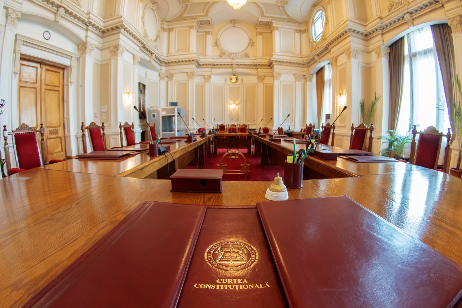 SENTINȚĂ: PENSIILE SPECIALE ALE MAGISTRAȚILOR  VOR FI TĂIATE!