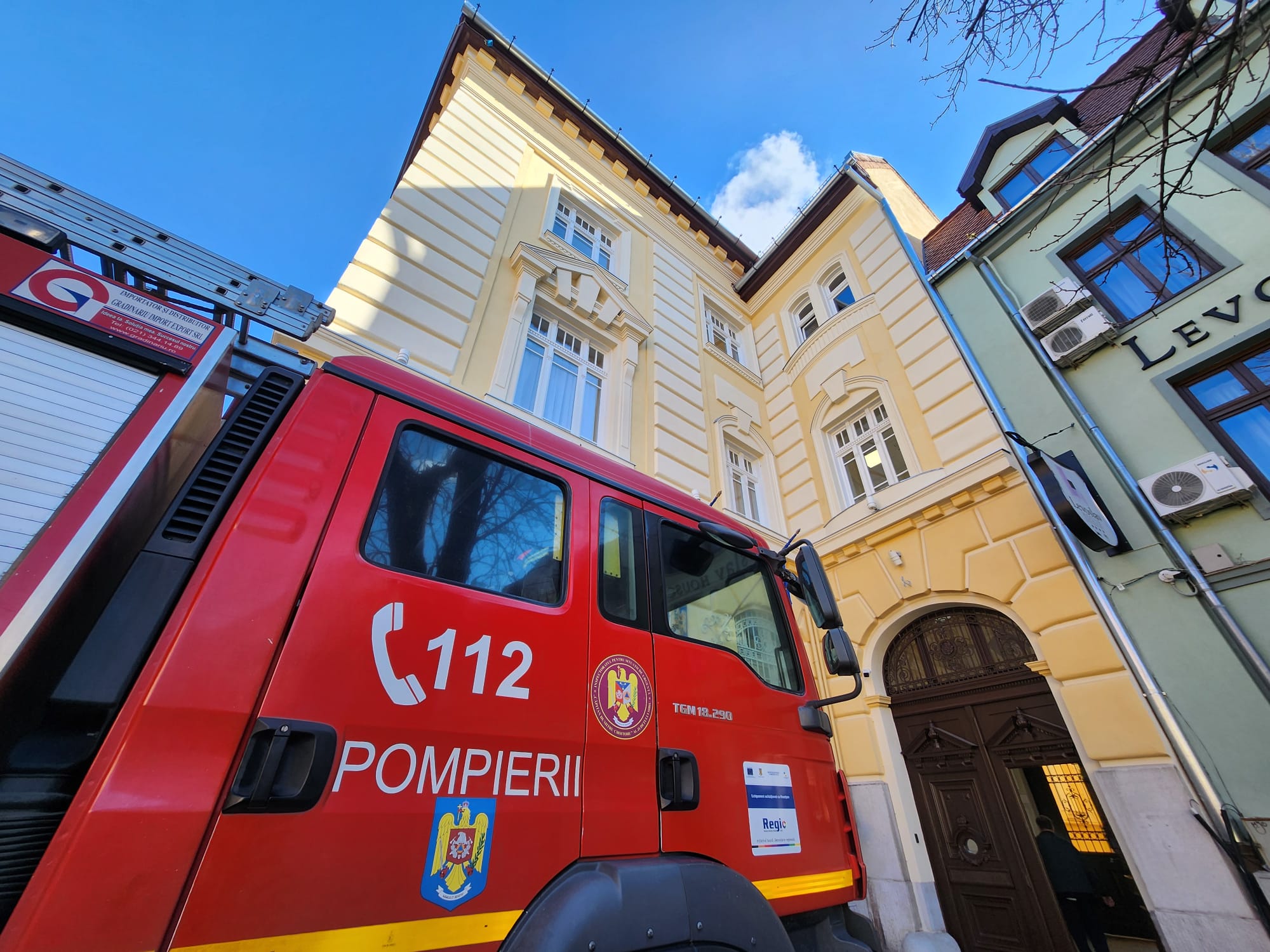 Video | Alarmă de incendiu la Consiliul Județean Sibiu. Angajații au evacuat clădirea