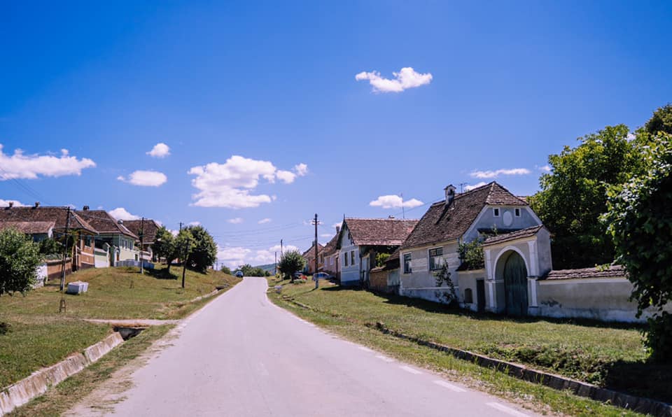 Bruiu: Locuitorii vor avea condiţii optime pentru actul medical. Viaţa culturală a comunităţii va renaşte