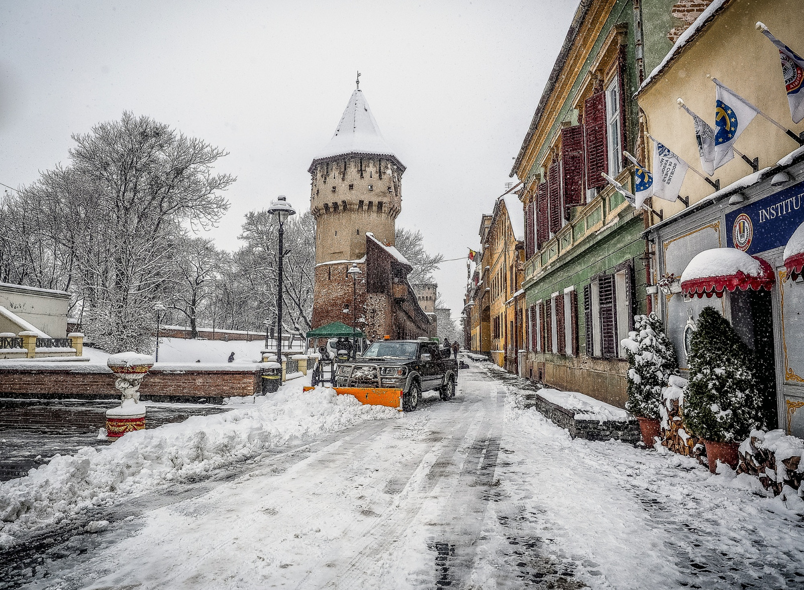 Deszăpezirea în Sibiu: 11 utilaje pe străzi și 230 de tone de material antiderapant folosite