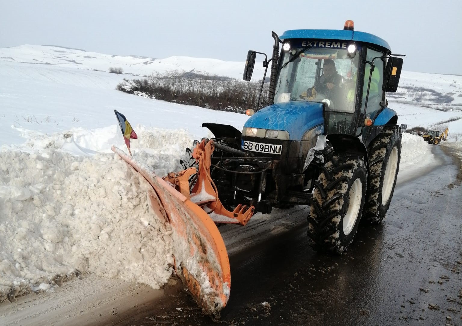 Cum au fost deszăpezite drumurile din Sibiu cu o soluție lichidă modernă, eficientă până la –32°C