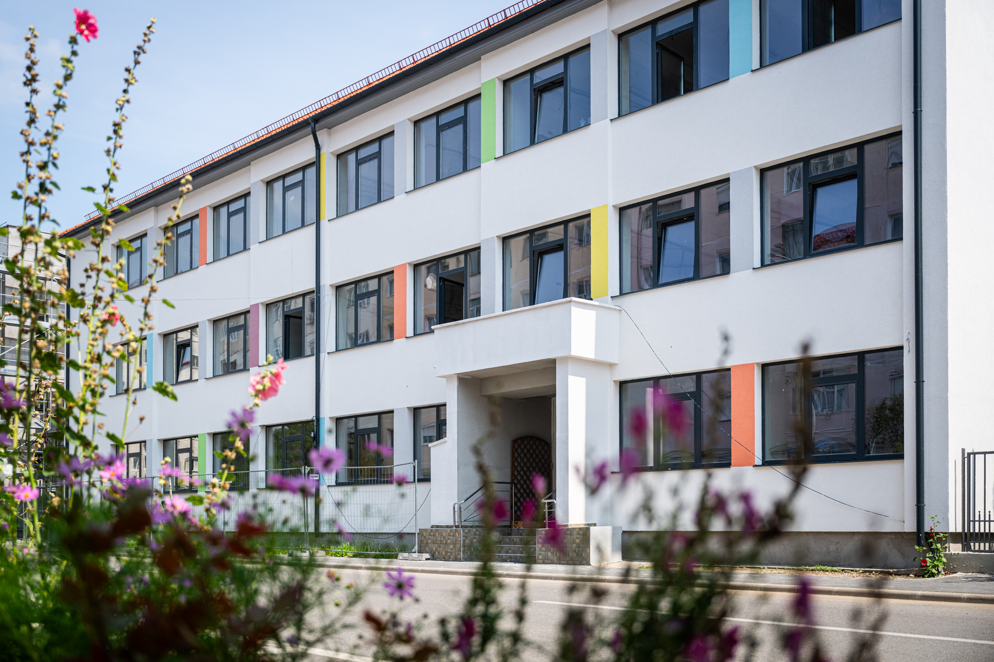 Fără ore după-amiază la Liceul „Onisifor Ghibu”. Director: „Ne bucurăm mult”