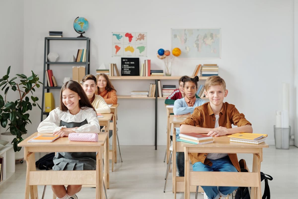 Cum poate o asigurare de viață să sprijine educația copiilor și să le ofere un viitor mai sigur?