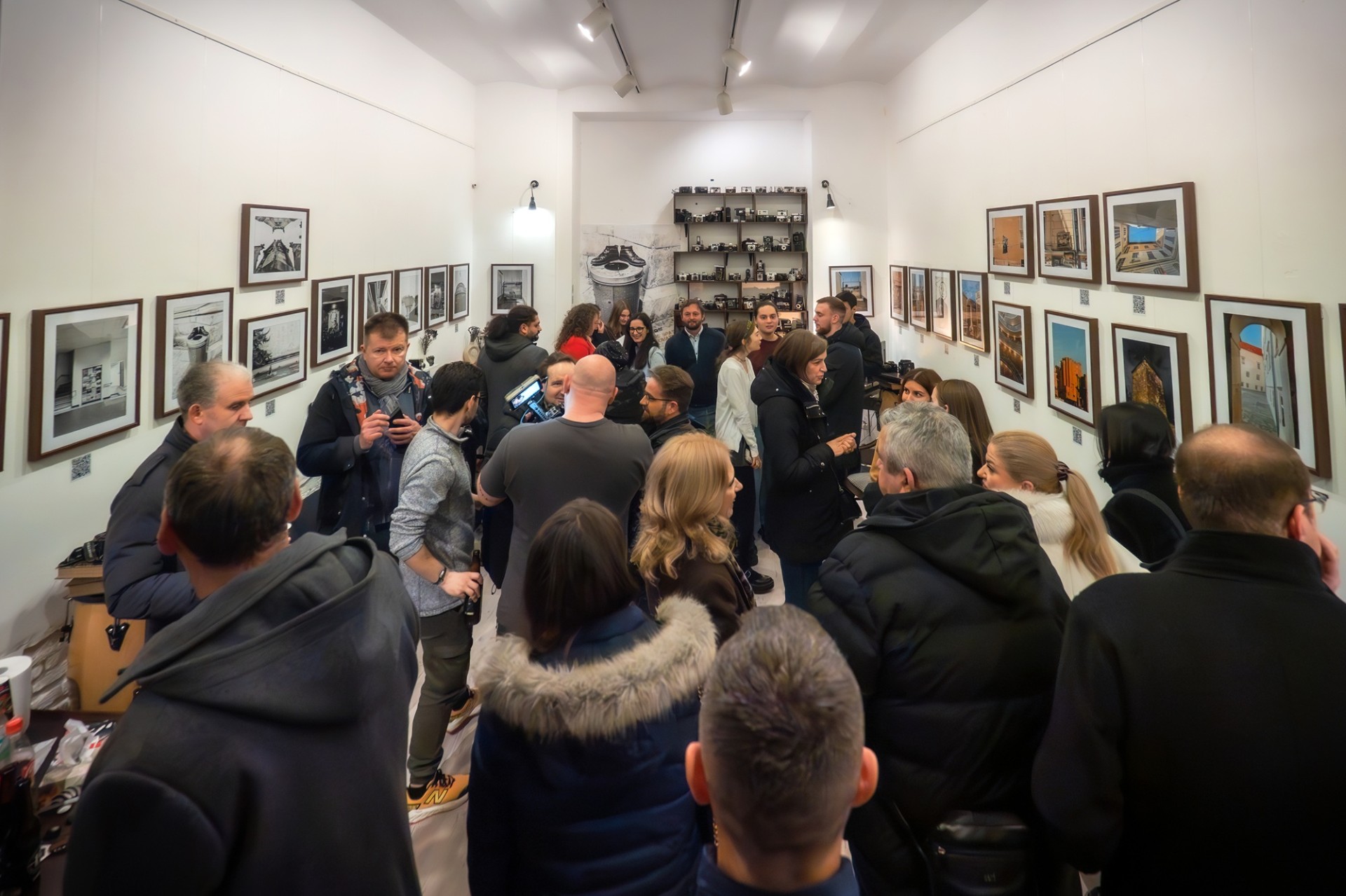 FOTOGALERIE | Sibiul a descoperit arta fotografică a istoricului Răzvan Pop