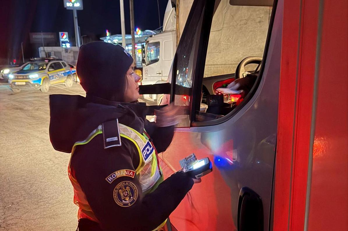 Poliţia controlează în trafic transportatorii de persoane, elevi și marfă. Până azi, 560 de sancţiuni
