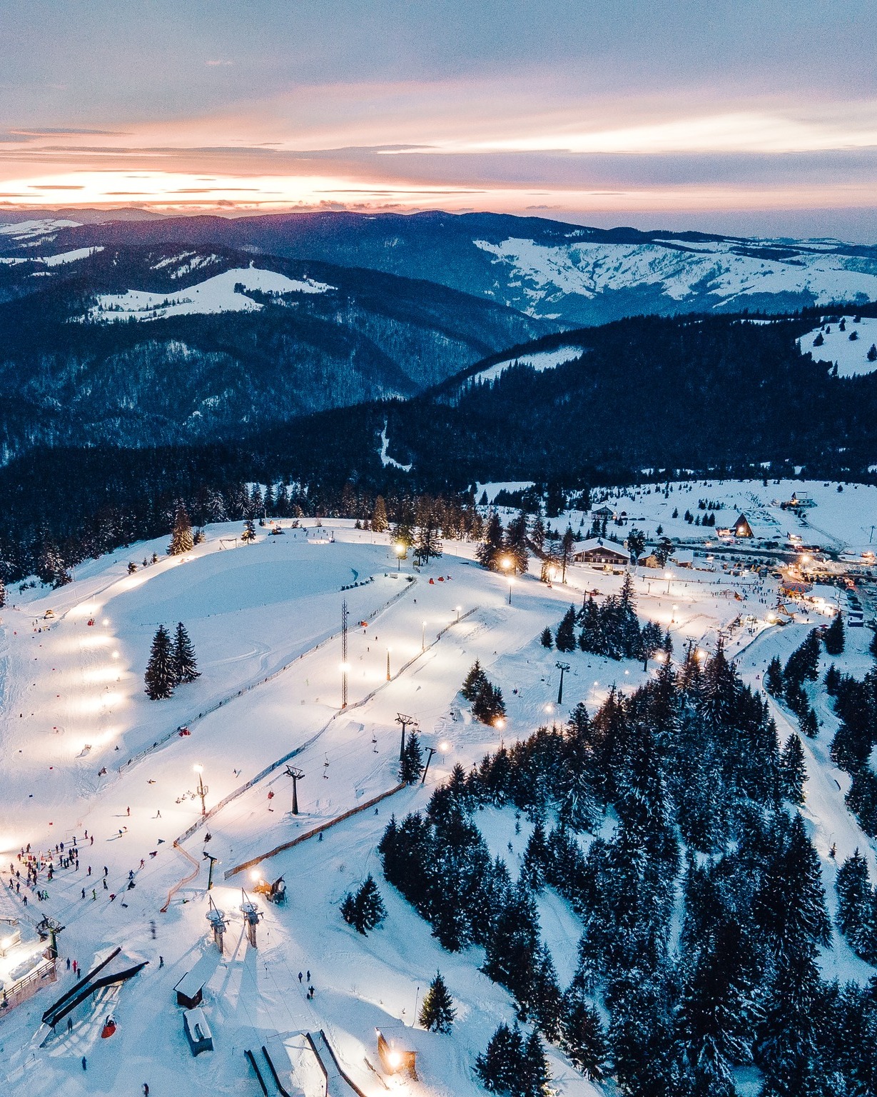 Vacanța de schi prinde contur la Păltiniș Arena: zăpadă proaspătă pentru vârful de sezon