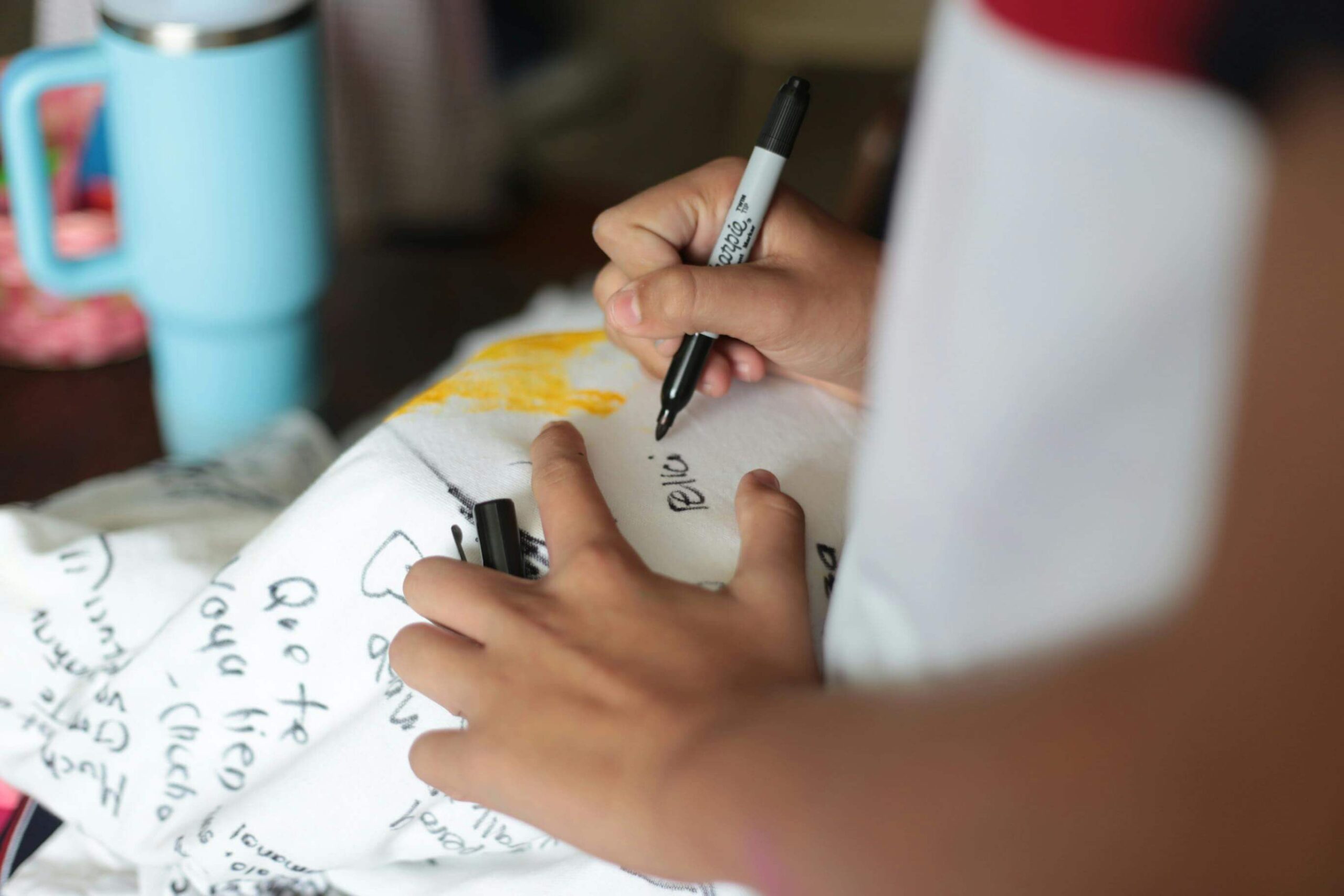 Cum adaugă un tricou personalizat valoare brandului tău