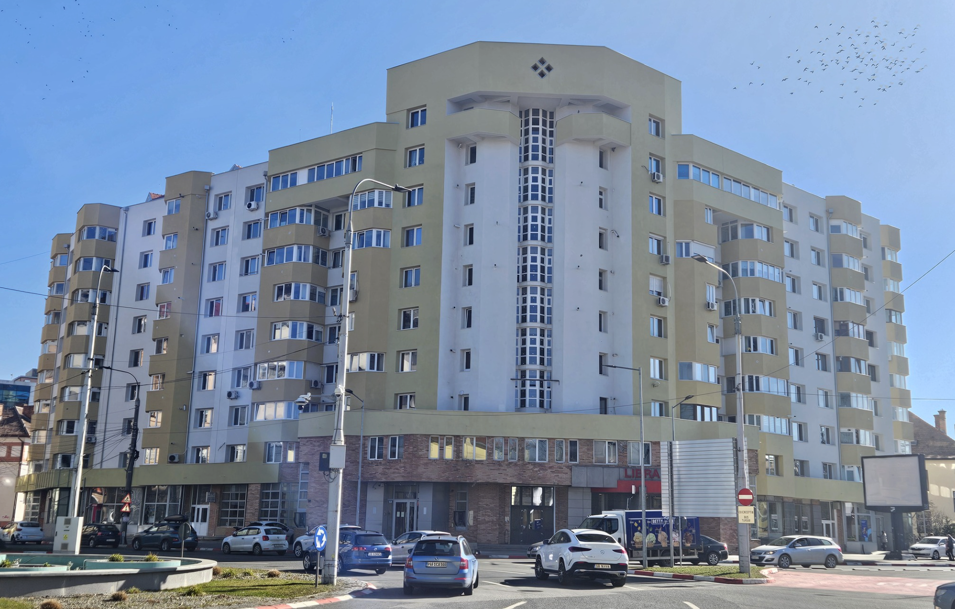 Primăria Sibiu a finalizat modernizarea blocului V4 de pe bulevardul Mihai Viteazu