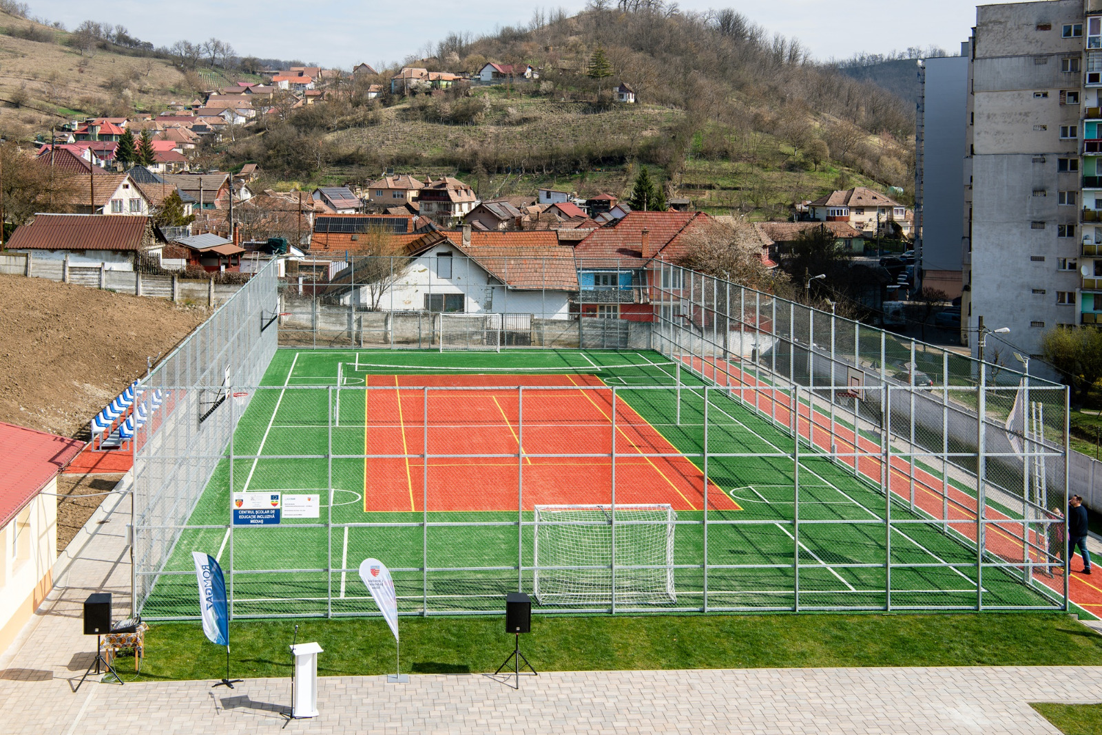 Inaugurare la Mediaș: Terenul de sport „Nicolae Piștea”, investiție a Consiliului Judetean Sibiu susținută de ROMGAZ