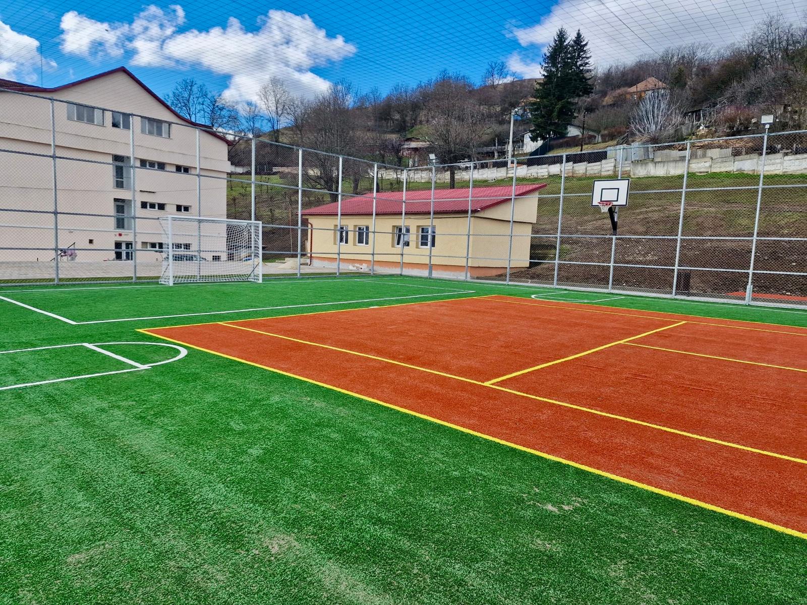 Mediaș: Locuitorii aleg sportivul-simbol al orașului. Cetățenii decid numele noului teren de sport