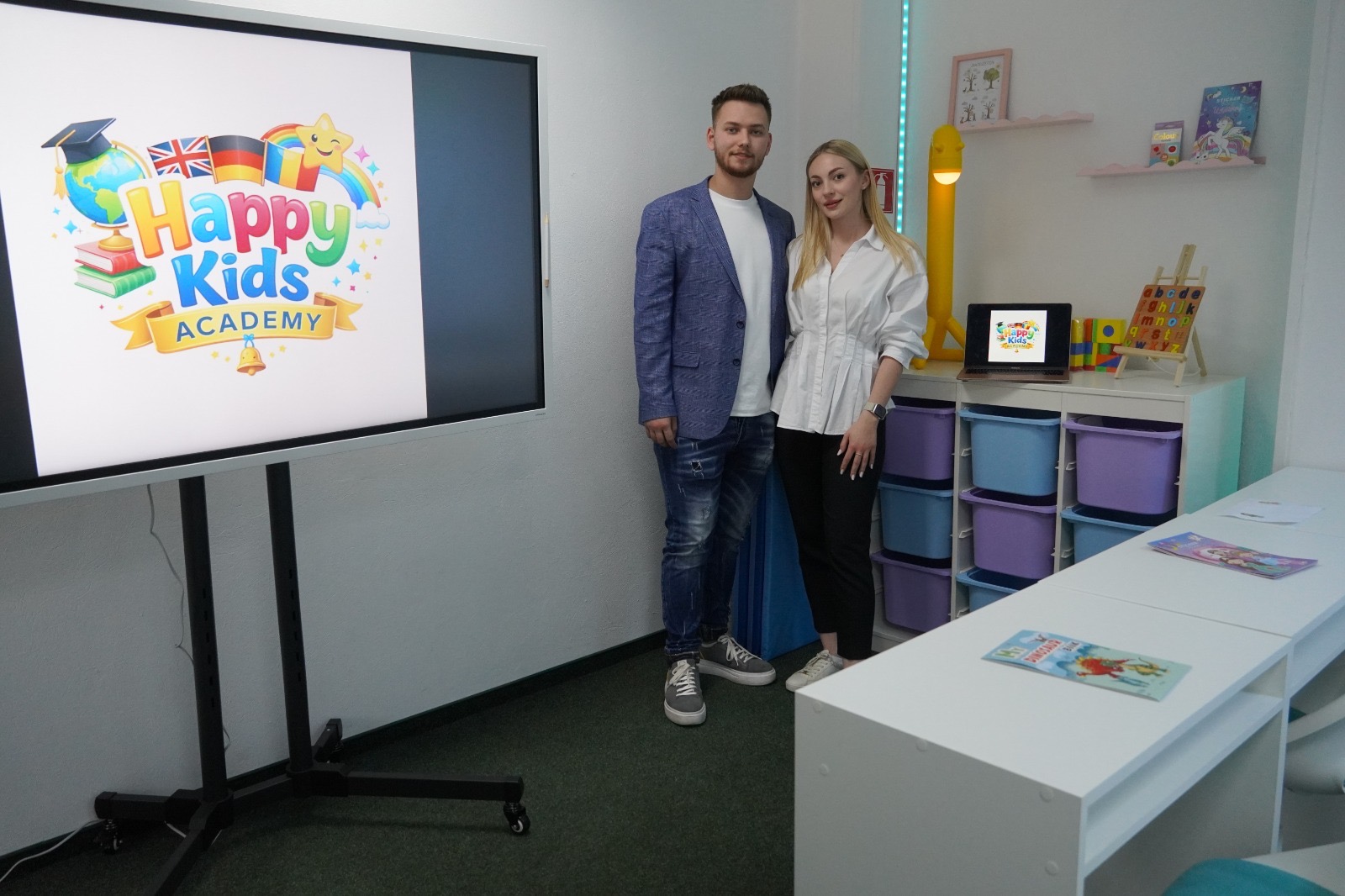 Doi studenți din Sibiu au deschis o școală de limbi străine pentru copii și adulți. „Important este să ai curaj pentru primul pas”