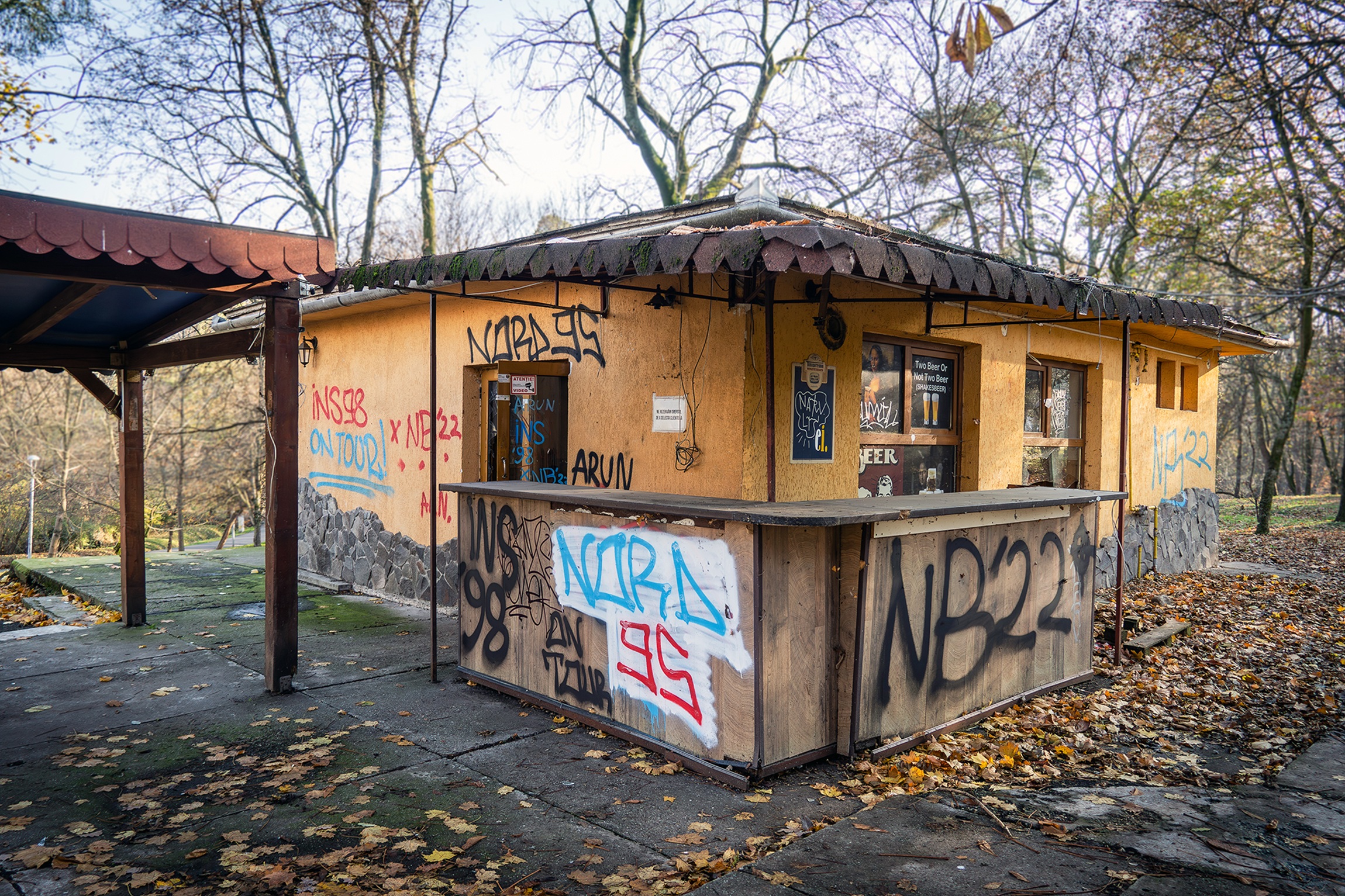 Budi Bar, localul emblematic din Parcul Sub Arini, va fi demolat. Primăria vrea să transforme zona în spațiu verde