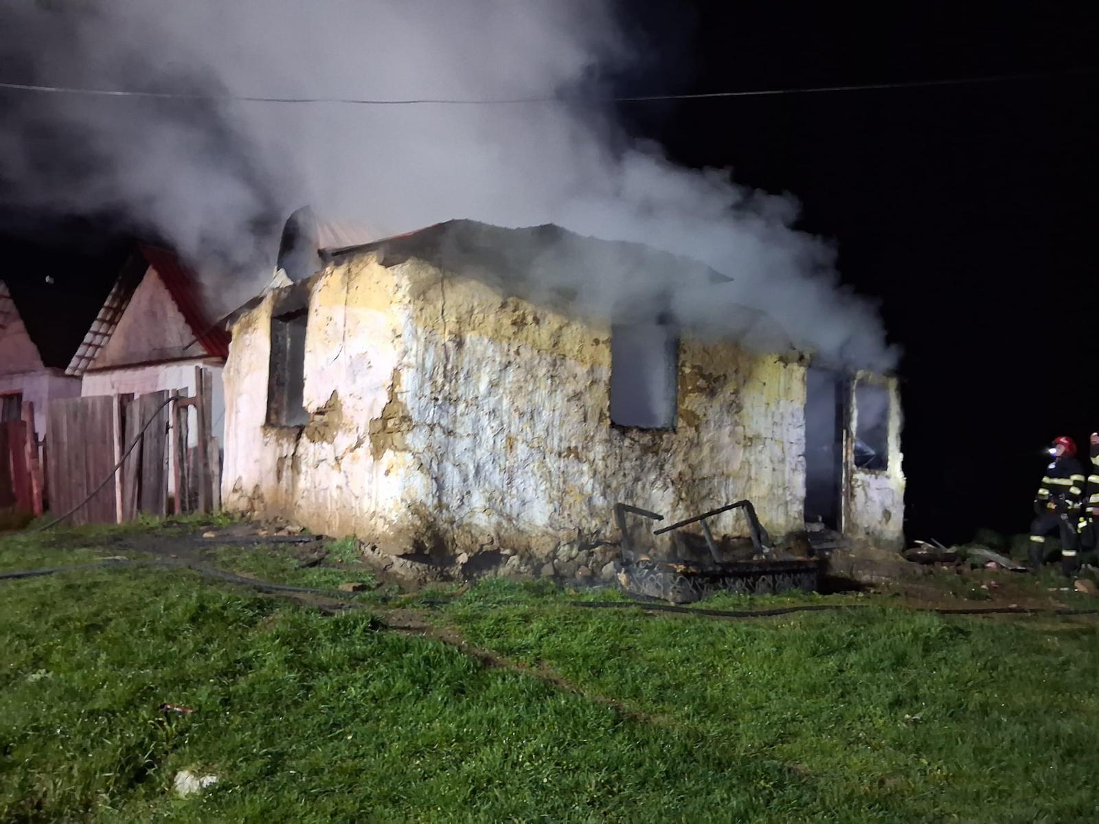 Incendiu la o locuință: un bărbat a fost găsit carbonizat