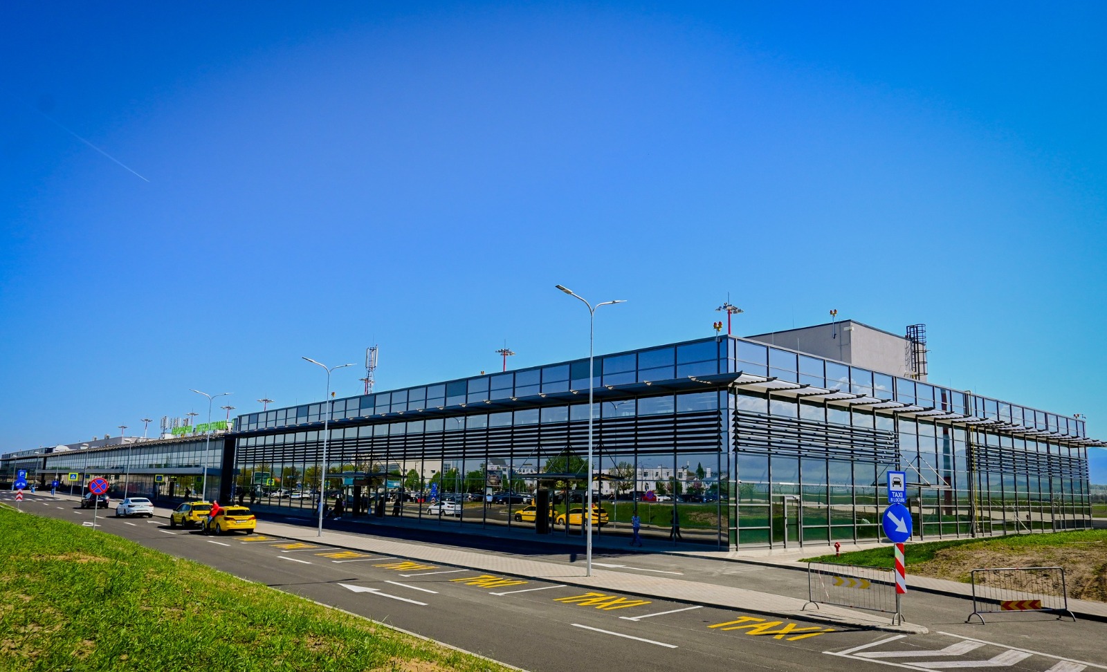 Parc fotovoltaic de peste 13 milioane de lei la Aeroportul Internațional Sibiu