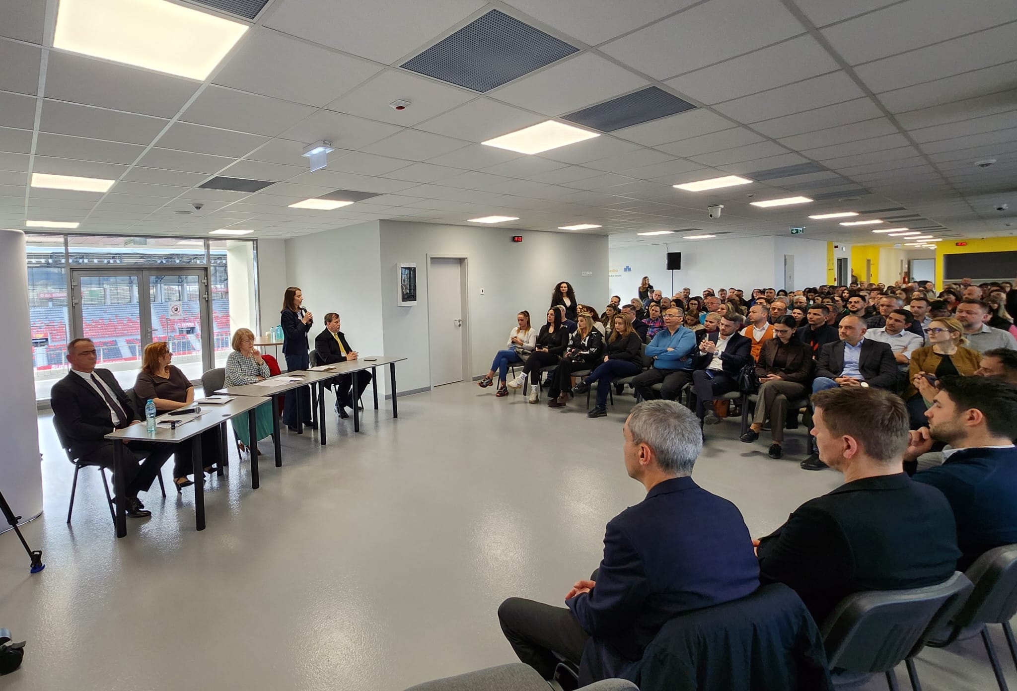Păcănelele din Sibiu, între interzicere totală și reglementare: dezbatere tensionată la Stadionul Municipal