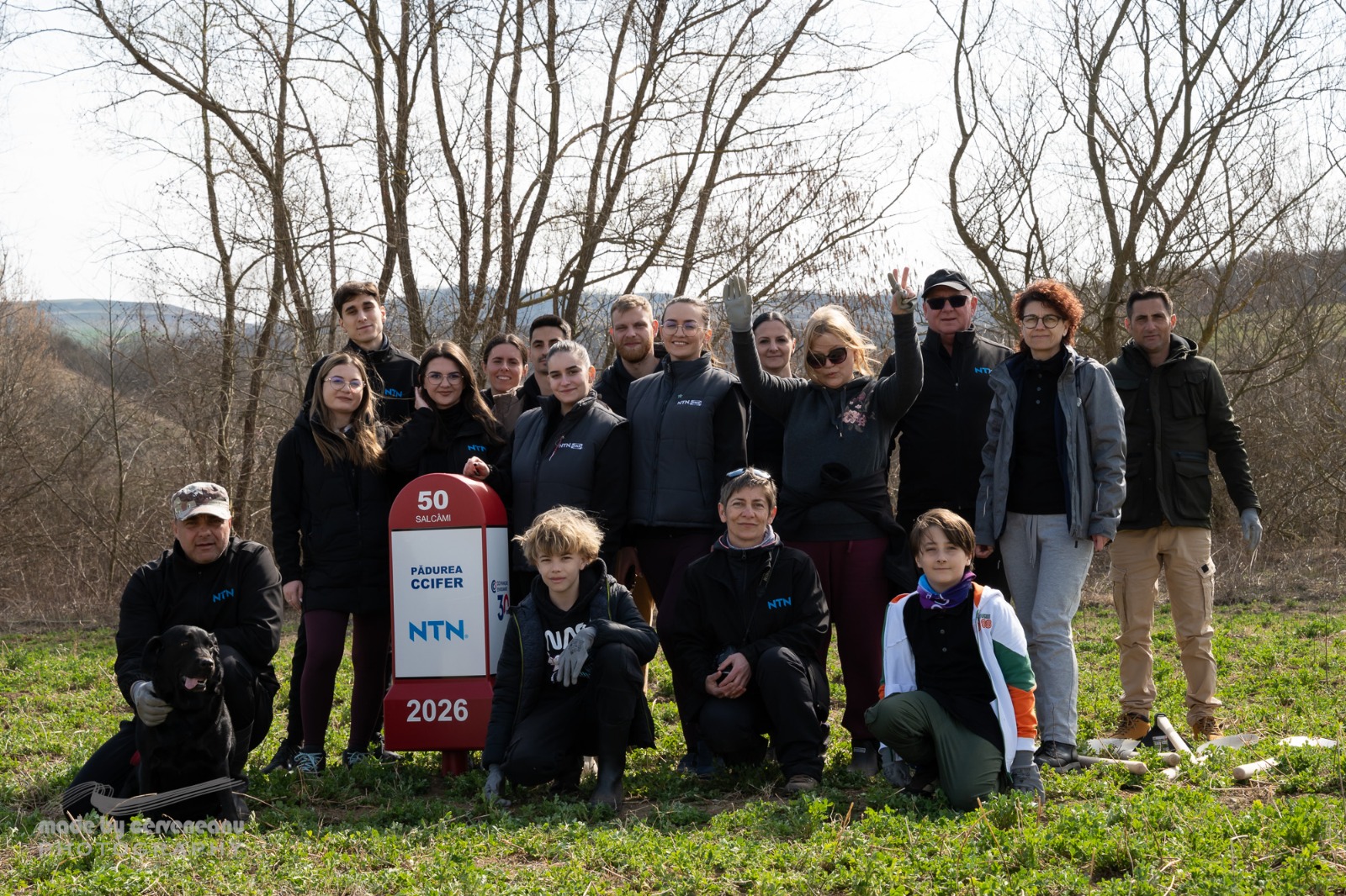 Voluntarii NTN-SNR Rulmenți pun umărul la crearea unei noi zone verzi pe malul Mureșului