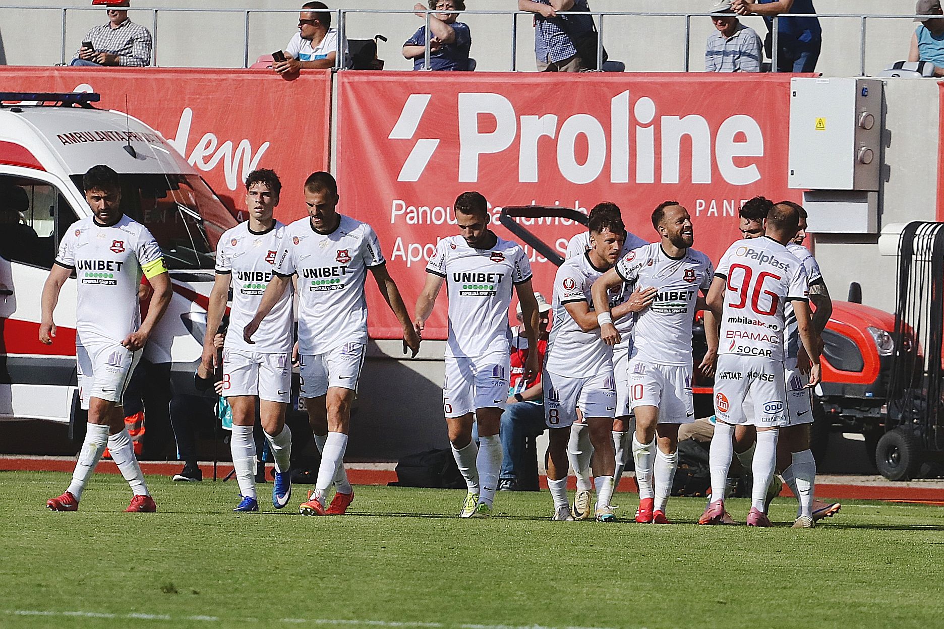 FC Hermannstadt a depăşit Interul în clasamentul all-time al jocurilor pe prima scenă, dar ”bleu-albaştrii” rămân pe primul loc în rândul sibiencelor. Gaz Metan Mediaş, cea mai bine clasată echipă din judeţ