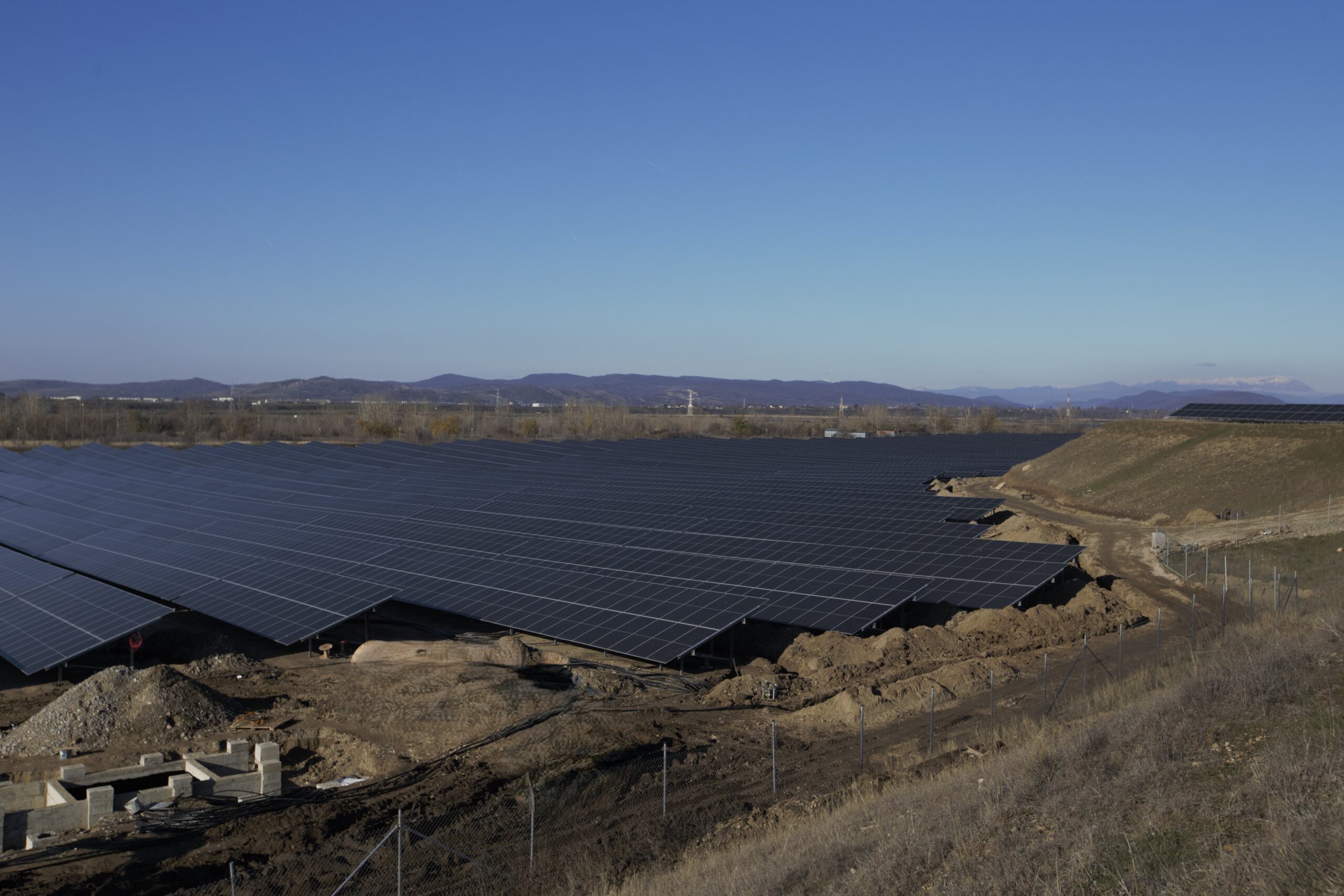 Explozia prosumatorilor: Sibiu lider la creștere, Brașov domină eficiența, iar Transilvania devine motorul energiei distribuite