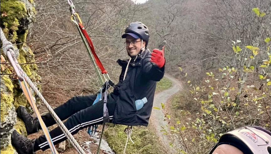 Sibienii sunt invitați să învețe tehnici de escaladă și coborâre în rapel la Cisnădioara