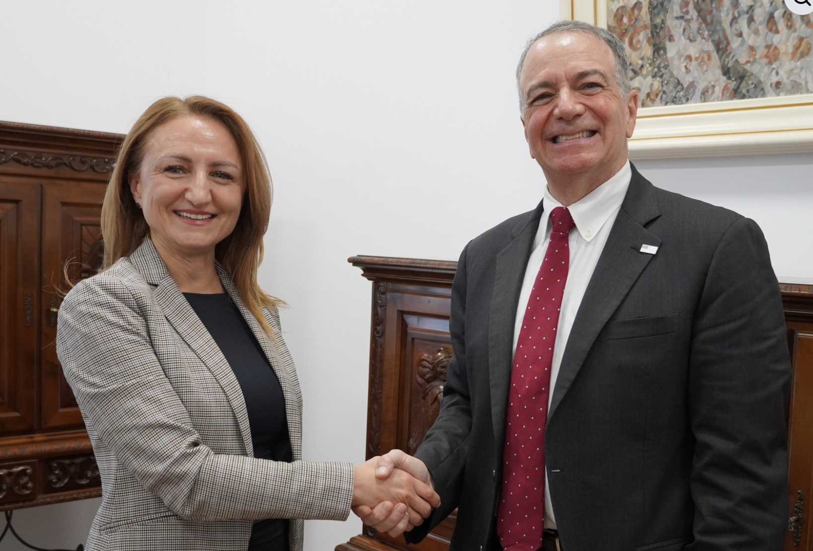 Ambasadorul SUA în România a vizitat Sibiul. Întâlniri la Consiliul Județean și Primărie