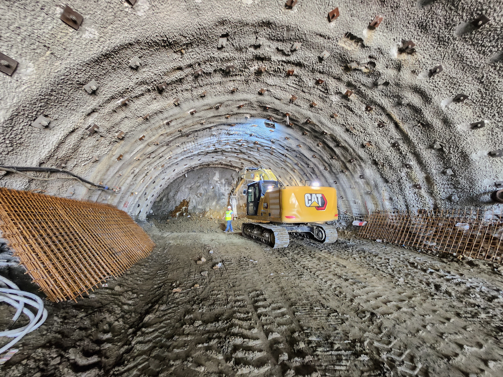 IMAGINI SPECTACULOASE | Tunelul de autostradă de la Boița: ce îl face diferit
