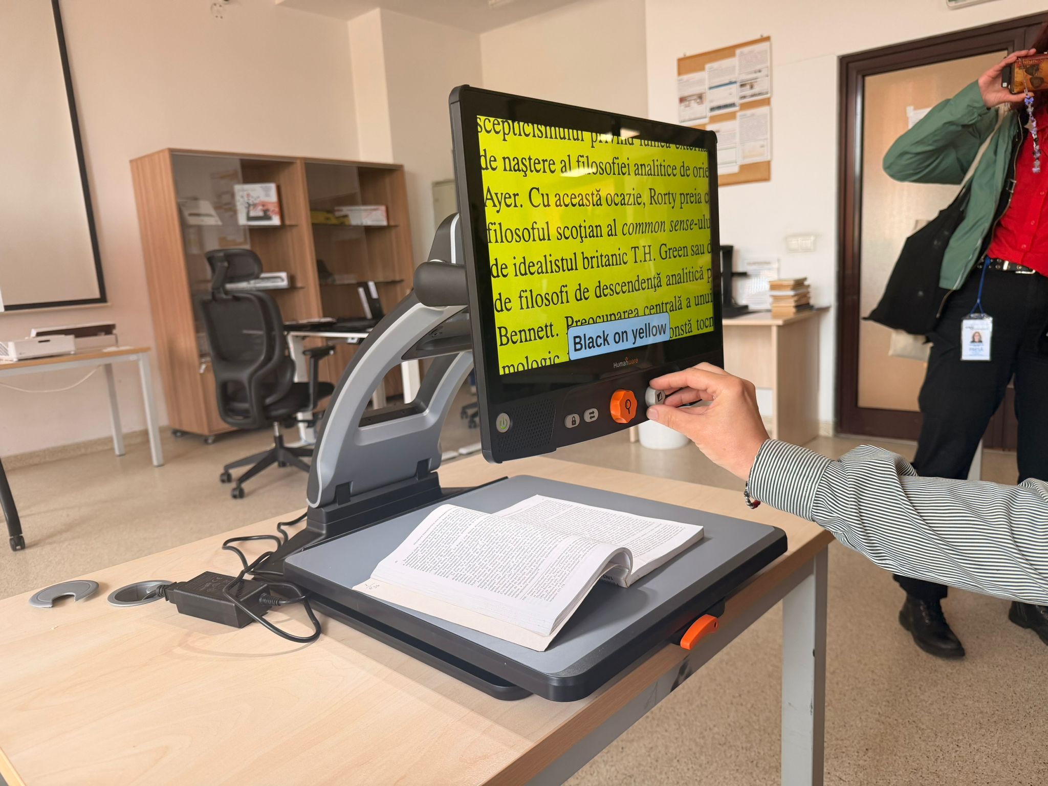 Tehnologie pentru studenții nevăzători la Biblioteca ULBS: echipamente Braille, software vocal și spații adaptate