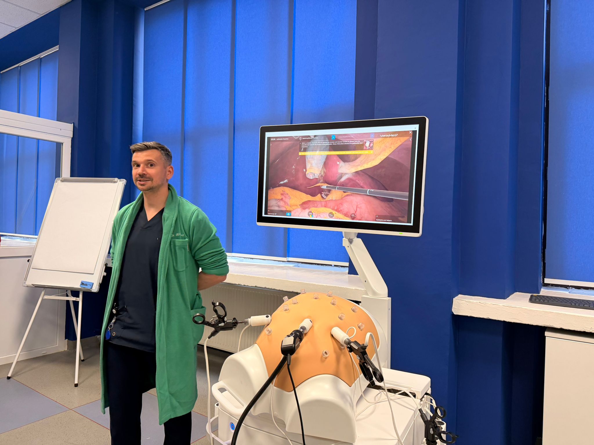 Manechine care respiră și clipesc, ecografii fără radiații și ochelari VR: cum învață studenții la Medicină din Sibiu