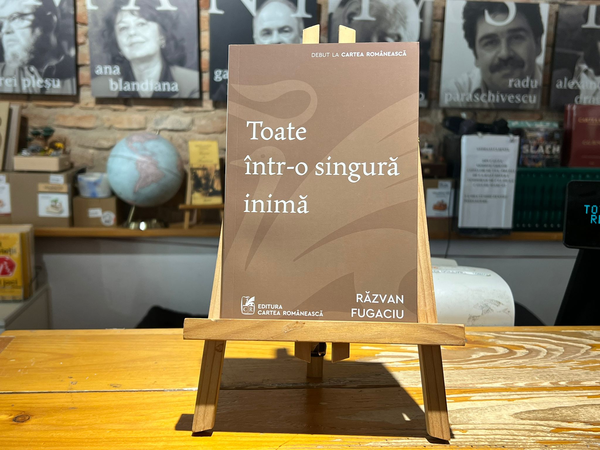Răzvan Fugaciu își lansează volumul de debut „Toate într-o singură inimă” la Humanitas Sibiu