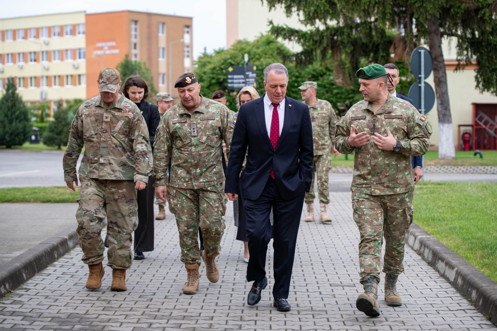 (FOTO) Ambasadorul SUA la Sibiu: un mesaj de forță pentru militarii români și pentru parteneriatul strategic