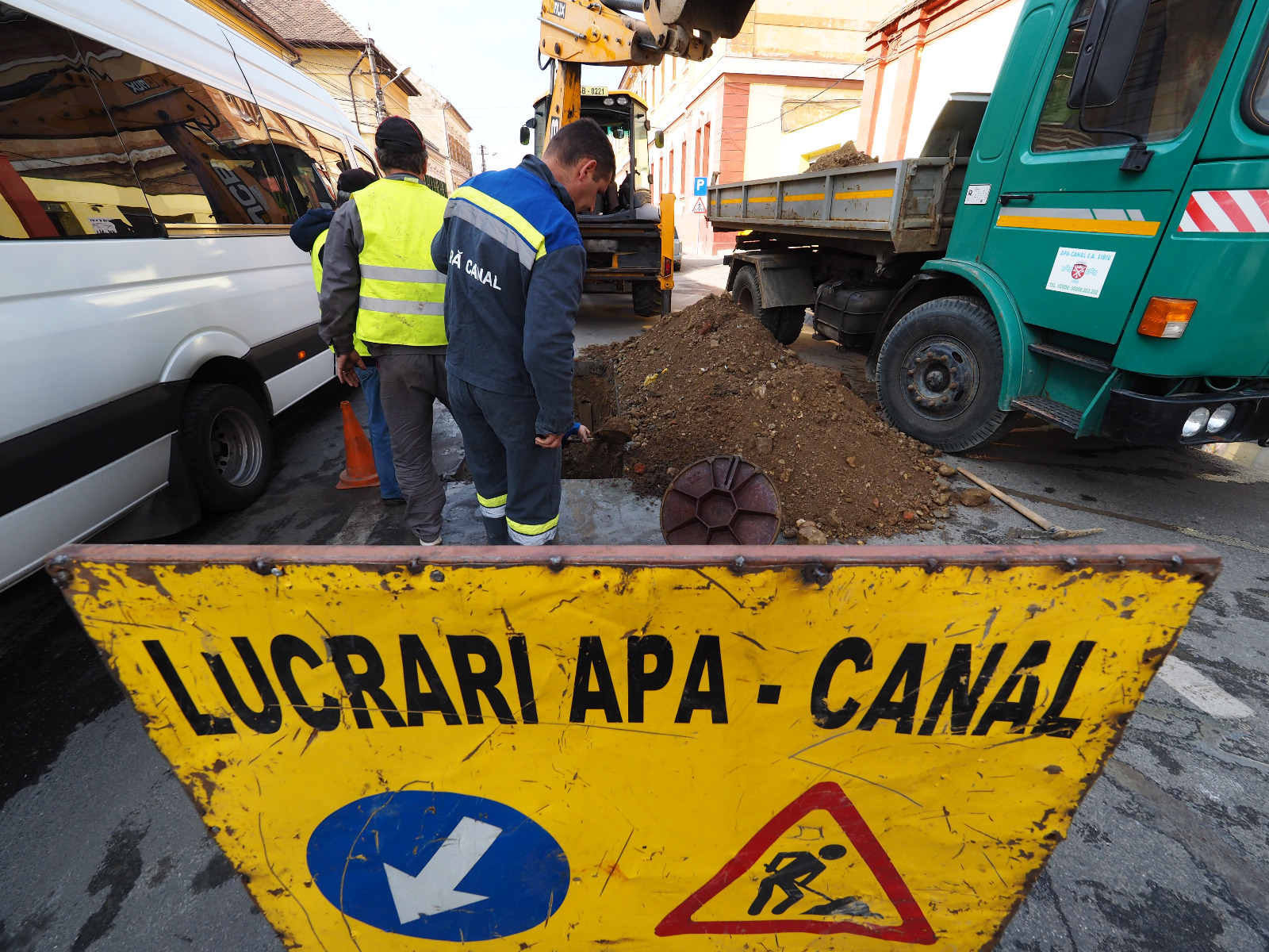 Lucrari de cuplare a noilor reţele de apă din Calea Surii Mari. Va scădea presiunea în zonă