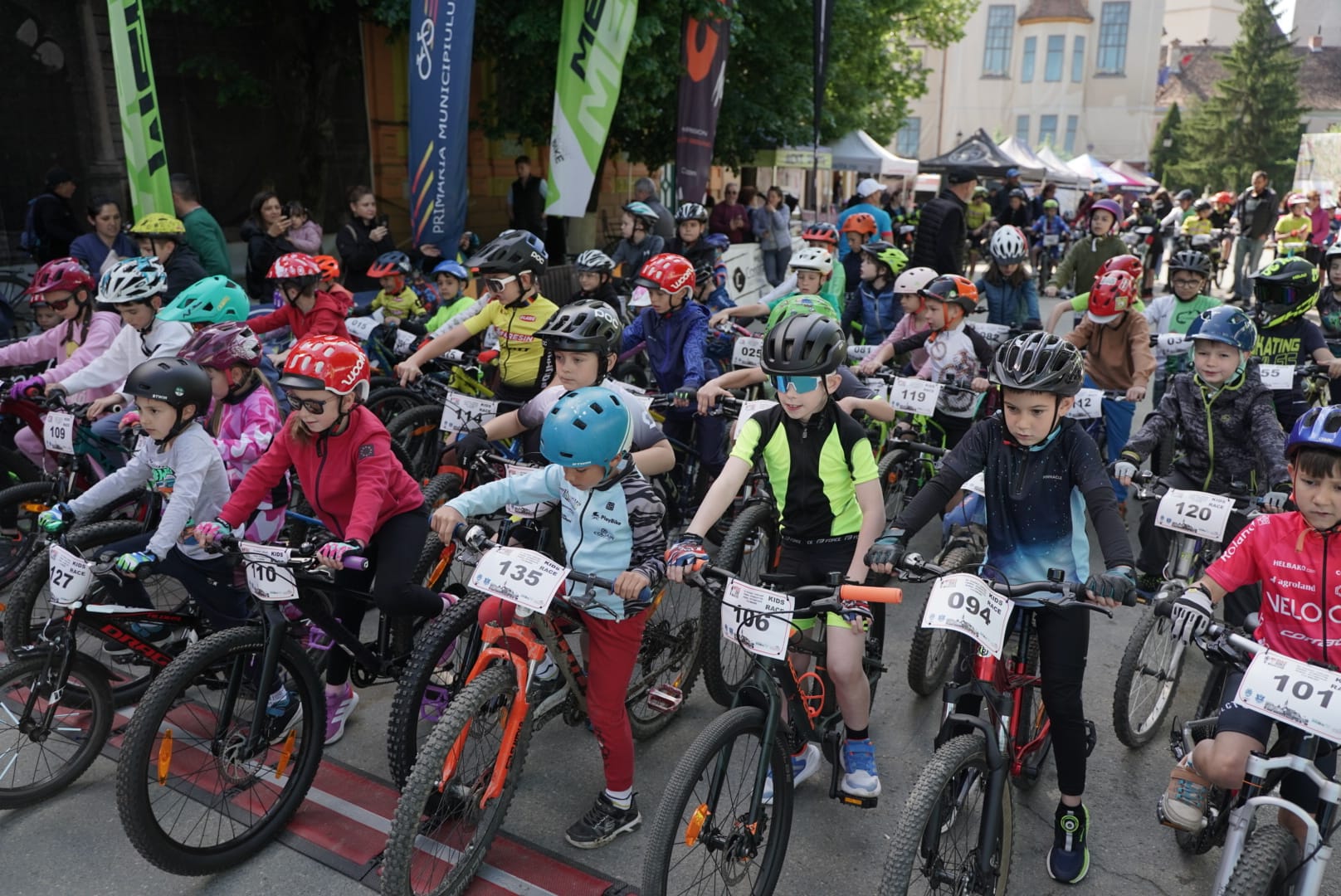 Peste 540 de concurenți la Mediaș Bike Marathon 2026. Restricții de trafic în oraș