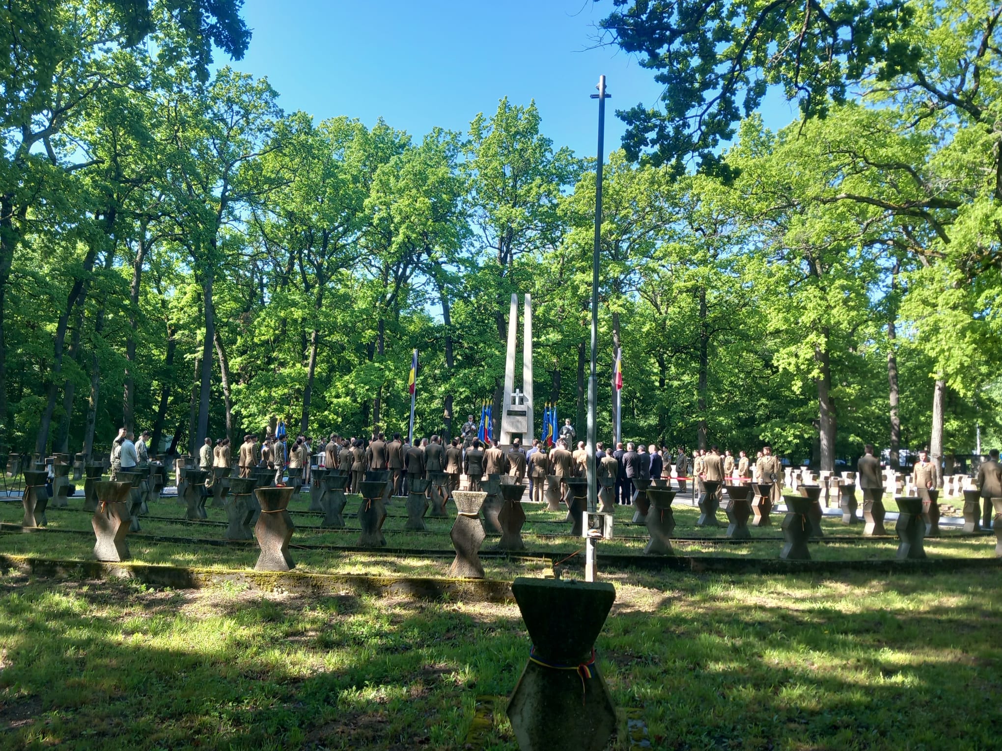 Independenţa României, celebrată la Monumentul Eroilor din Pădurea Dumbrava