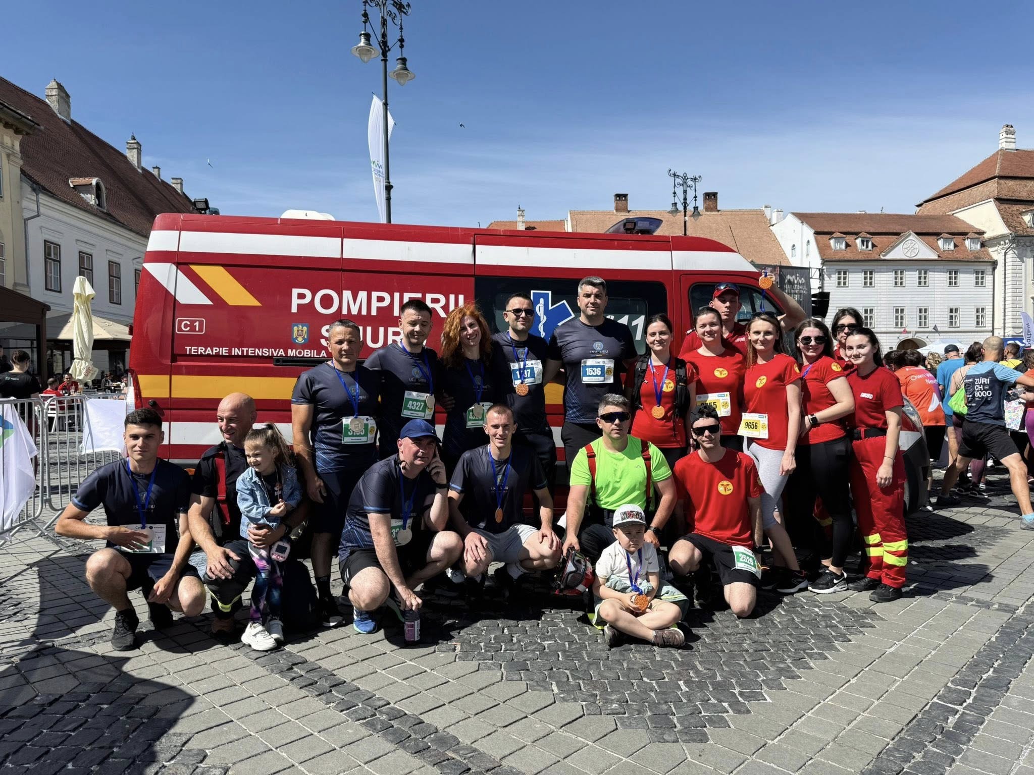 Pompierii sibieni au alergat în echipament complet de intervenție la Maratonul Internațional Sibiu