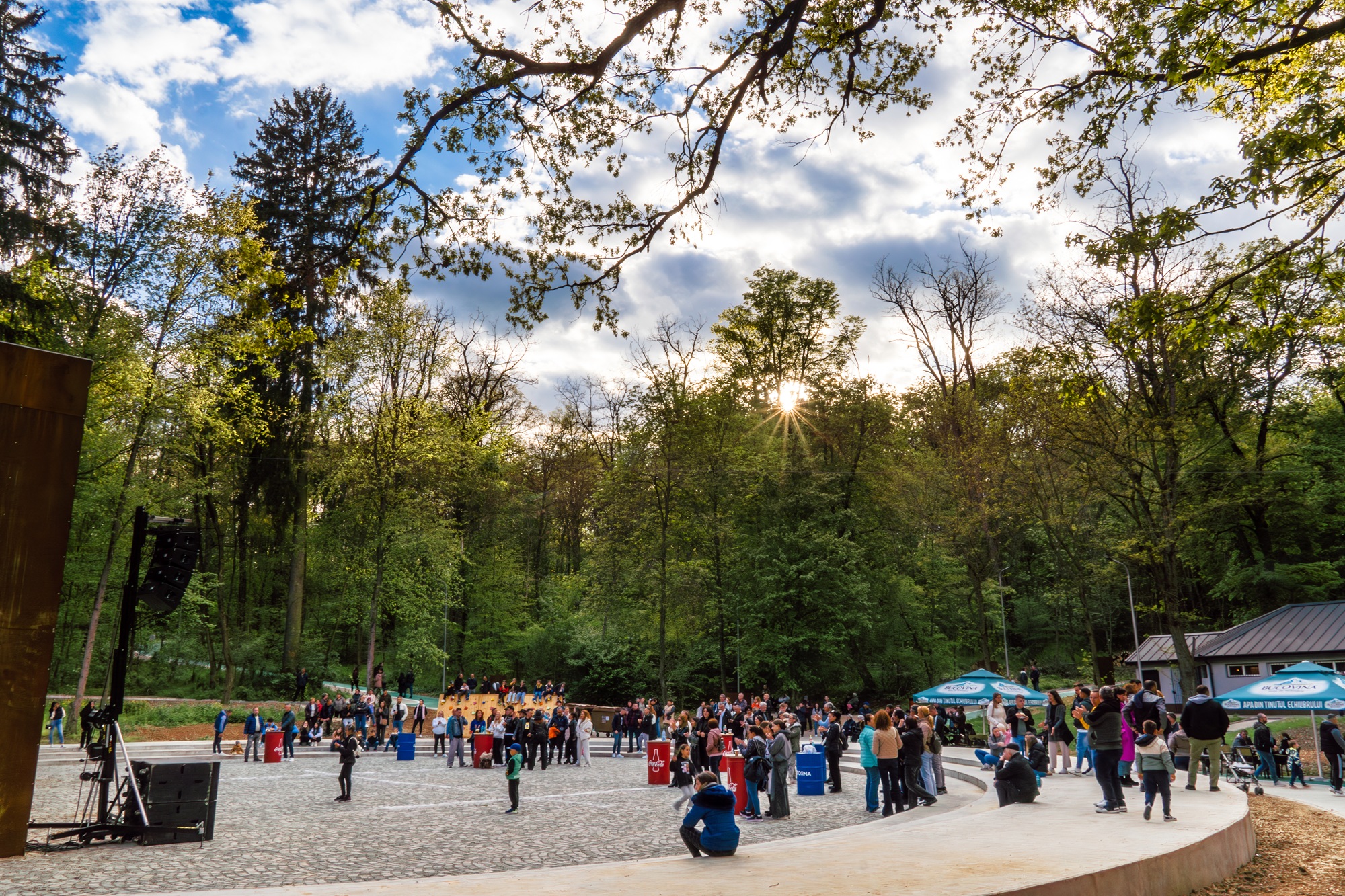 Ocna Sibiului: Parcul balnear a atras sute de cetăţeni încă de la deschiderea oficială