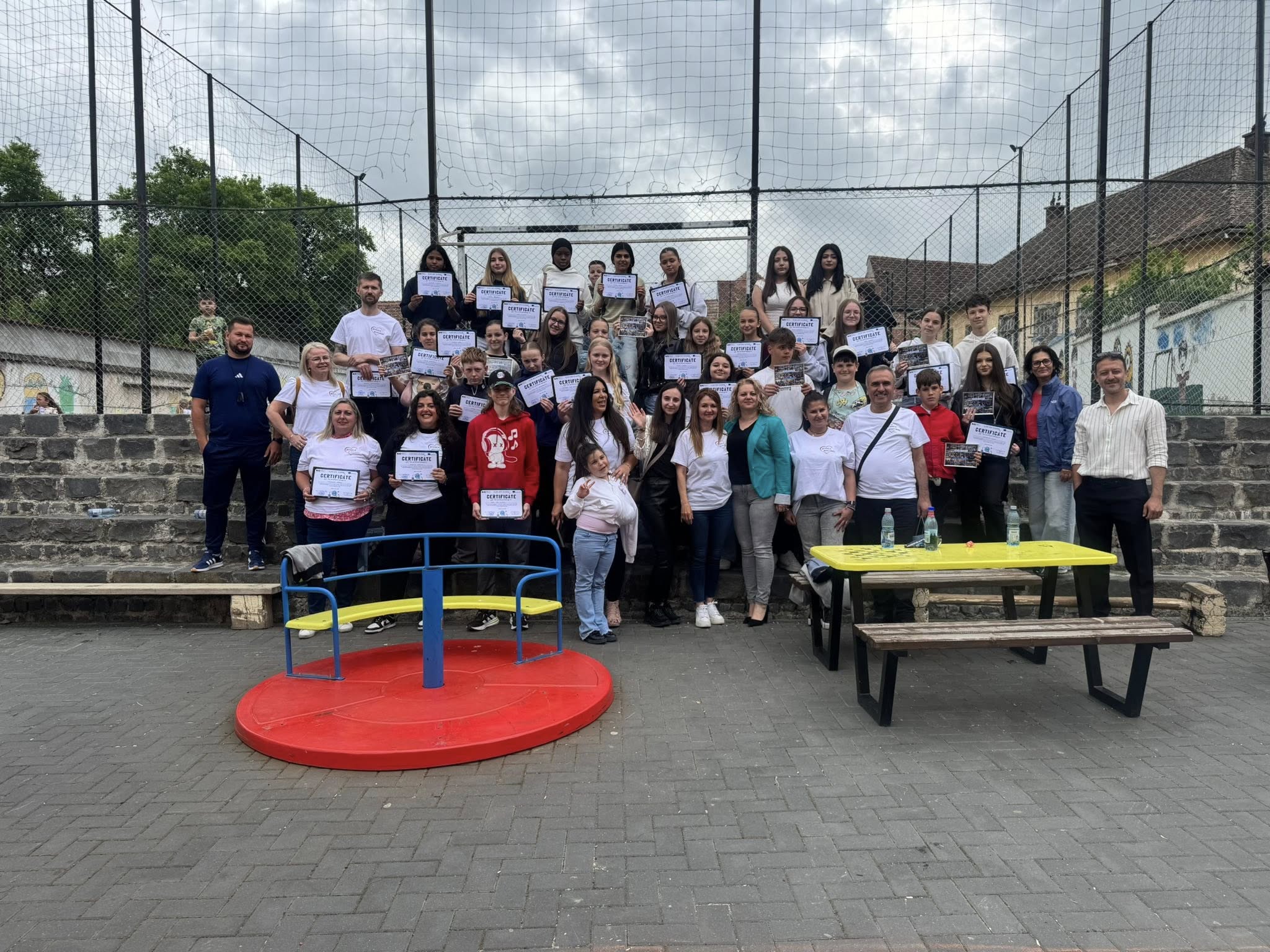 RĂȘINARI: Elevi din Islanda, Italia și Turcia, primiți de comunitatea locală