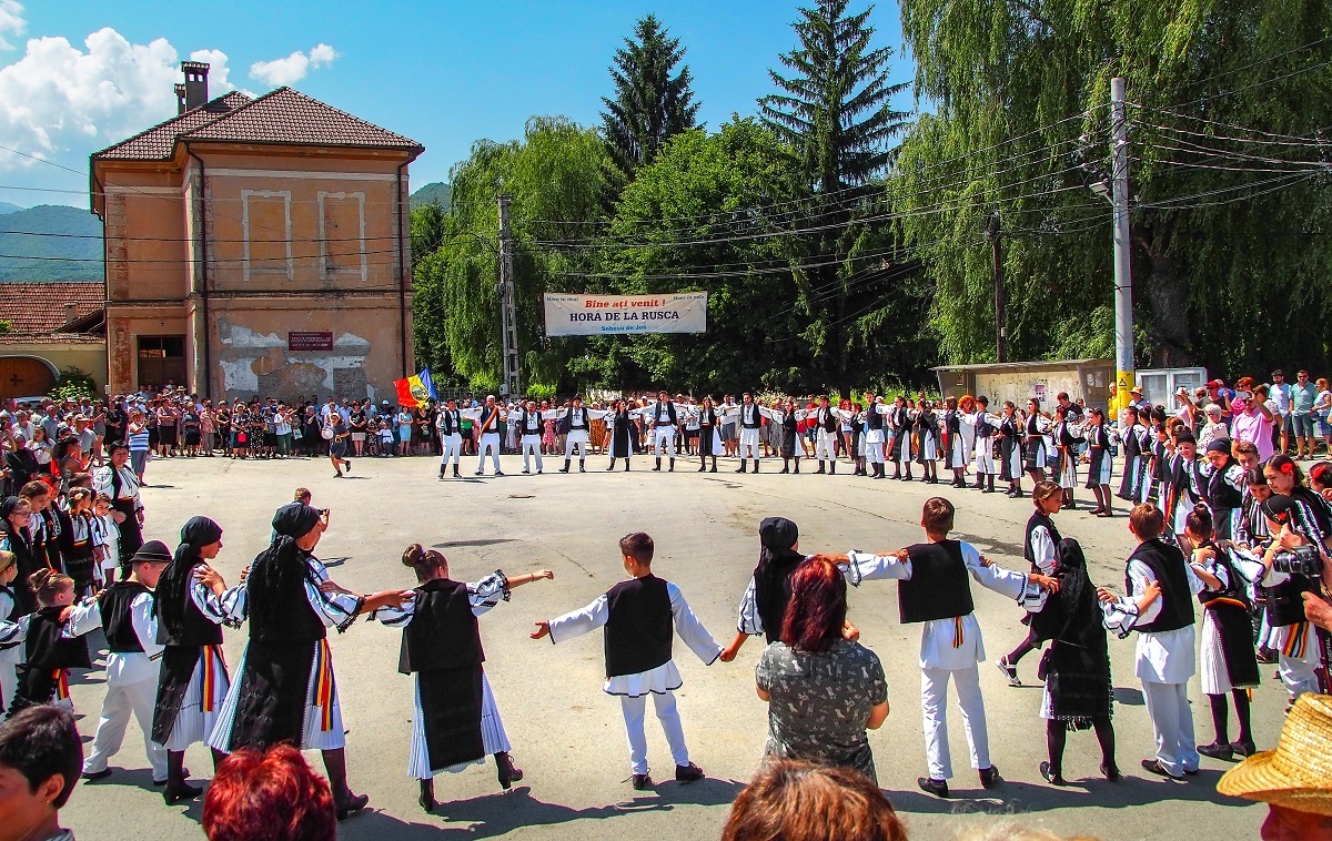 TURNU ROŞU: O nouă ediţie a Festivalului „Hora din Rusca”, la Sebeşu de Jos