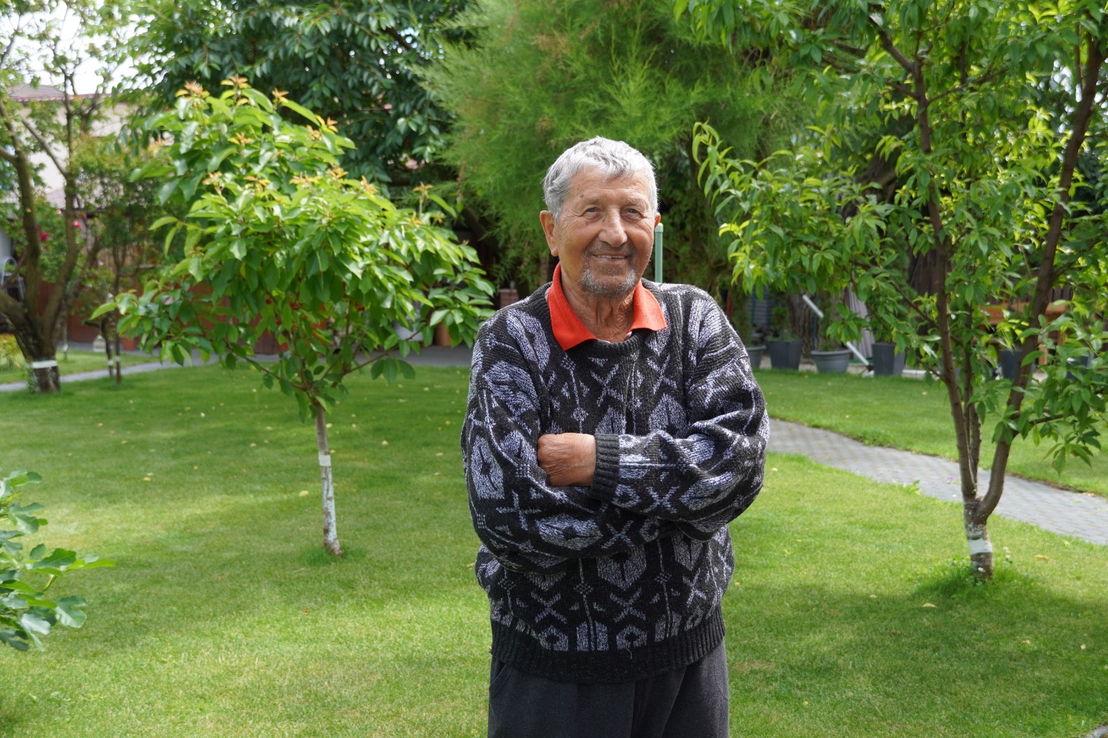 A căutat aurul în mină, dar l-a găsit în oameni. Povestea lui Ioan Vulcan, jurnalistul care la 91 de ani încă adună povești
