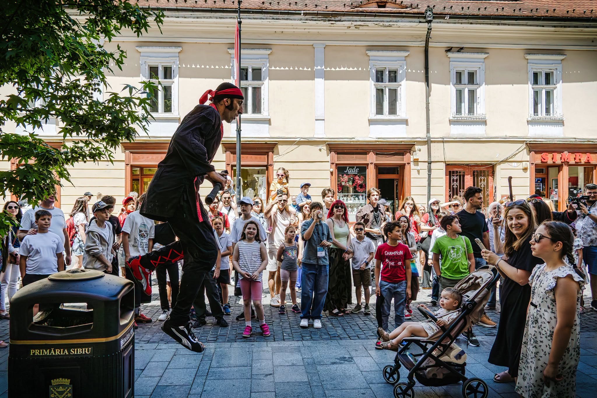 FITS, la jumătatea festivalului: săli pline, spectacole sold-out și mii de spectatori în centrul Sibiului