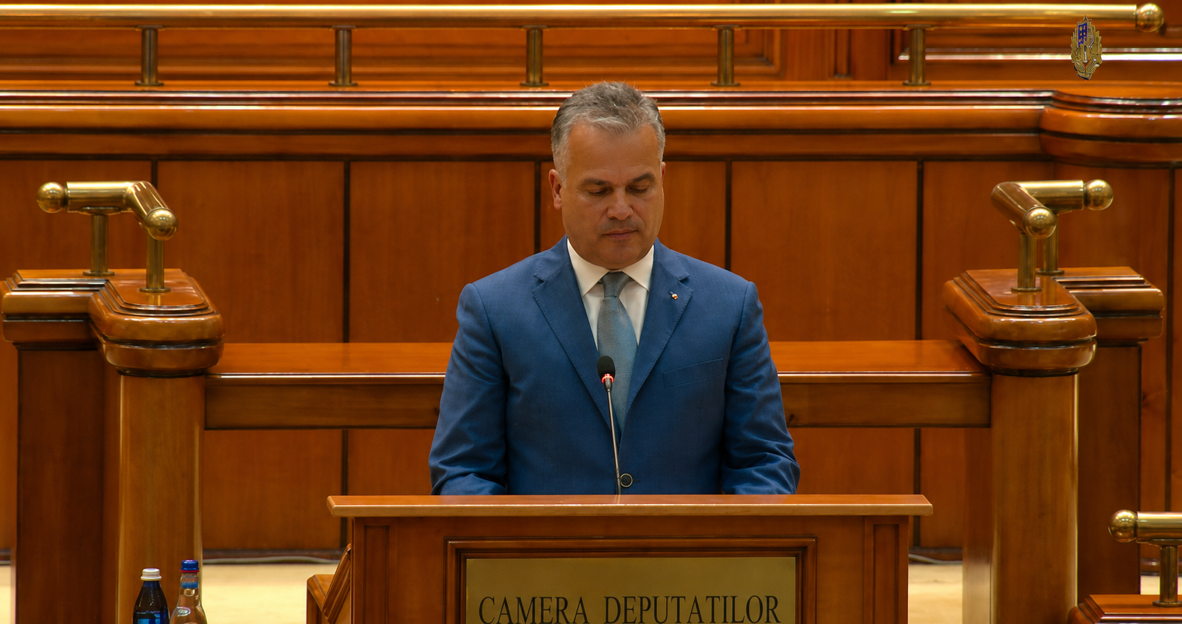 Adrian Veștea a mers la sediul AUR înaintea votului decisiv din Parlament. Simion: «Vrem explicații până la ora 21:30
