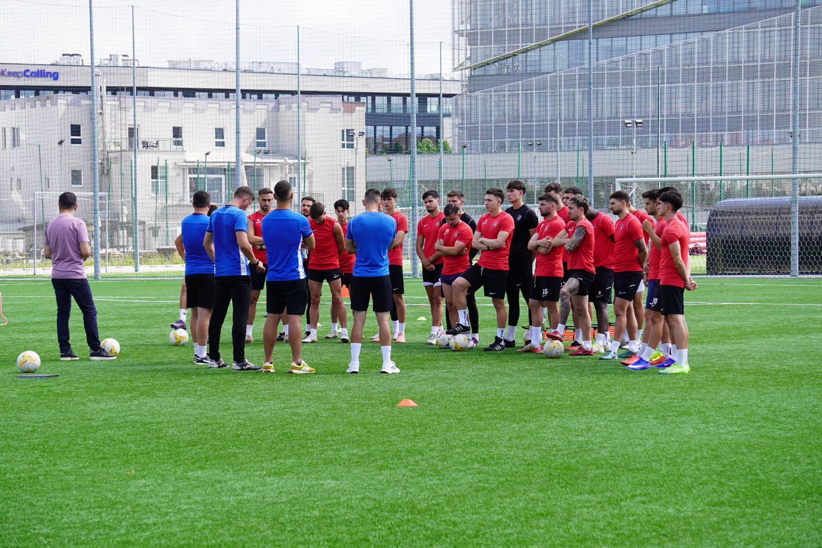 (FOTO) Un fost jucător de la FC Hermannstadt, la reunirea “călăreţilor roşii”. Noutăţile Şelimbărului la reluarea pregătirilor