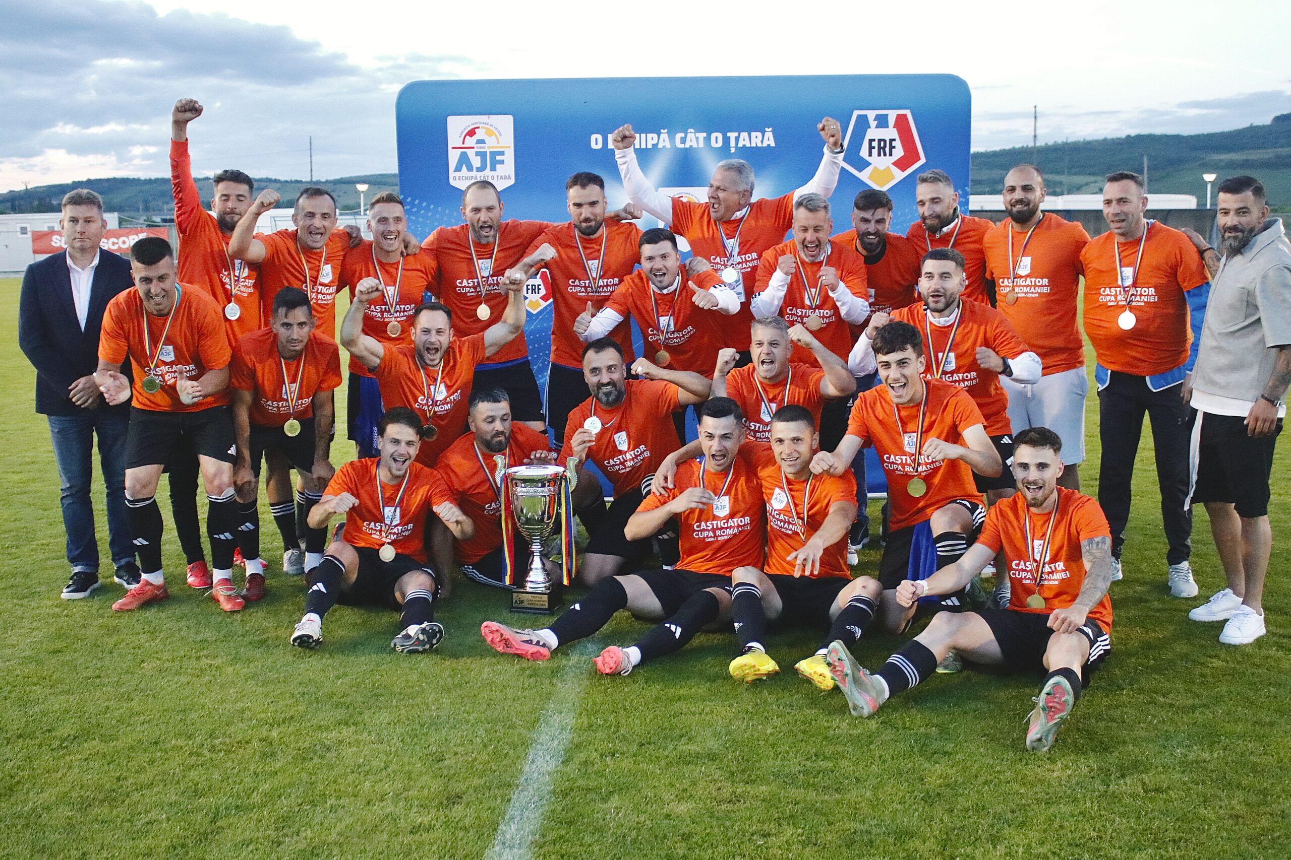 (FOTO) Păltiniş Răşinari câştigă Cupa României după o finală cu cinci goluri în faţa vicecampioanei ACS Bradu