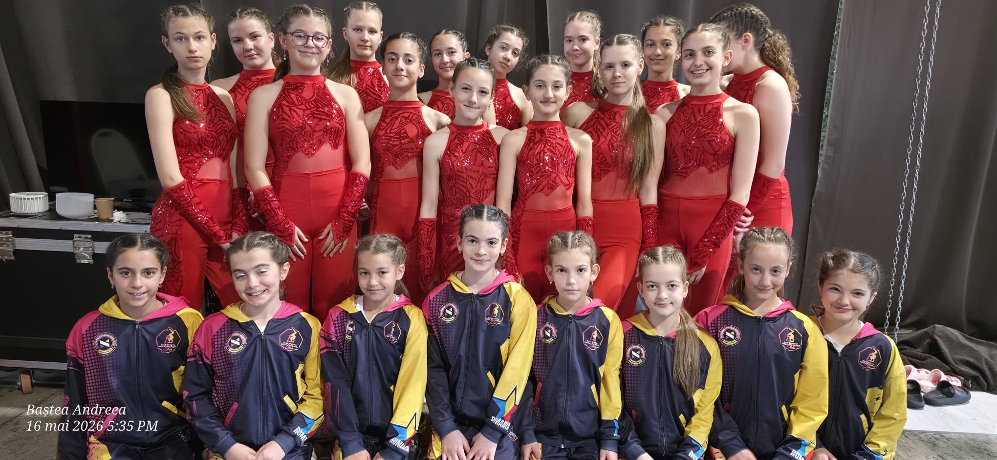 (FOTO) Dans, muncă și performanță. 44 de clasări pe podium pentru Kids Acro Dance Sibiu